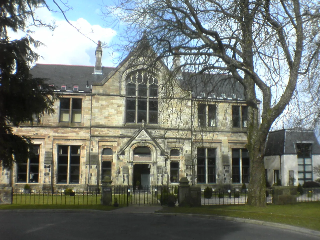 Photo showing: The old schoolhouse in Quarriers' Village, Kilmacolm.