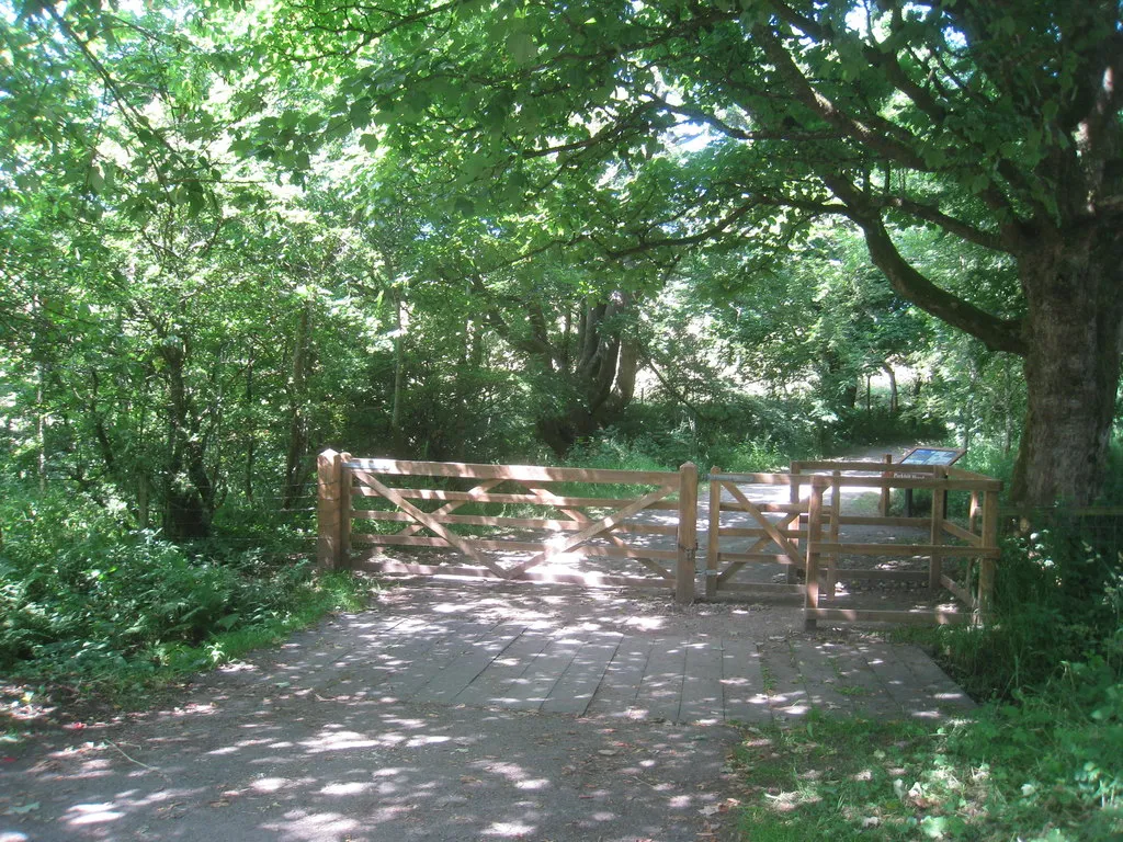 Photo showing: Entrance into Castle Semple Country Park