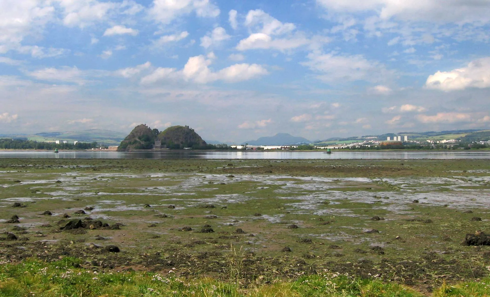 Photo showing: Dumbarton, Scotland seen across the River Clyde from West Ferry.