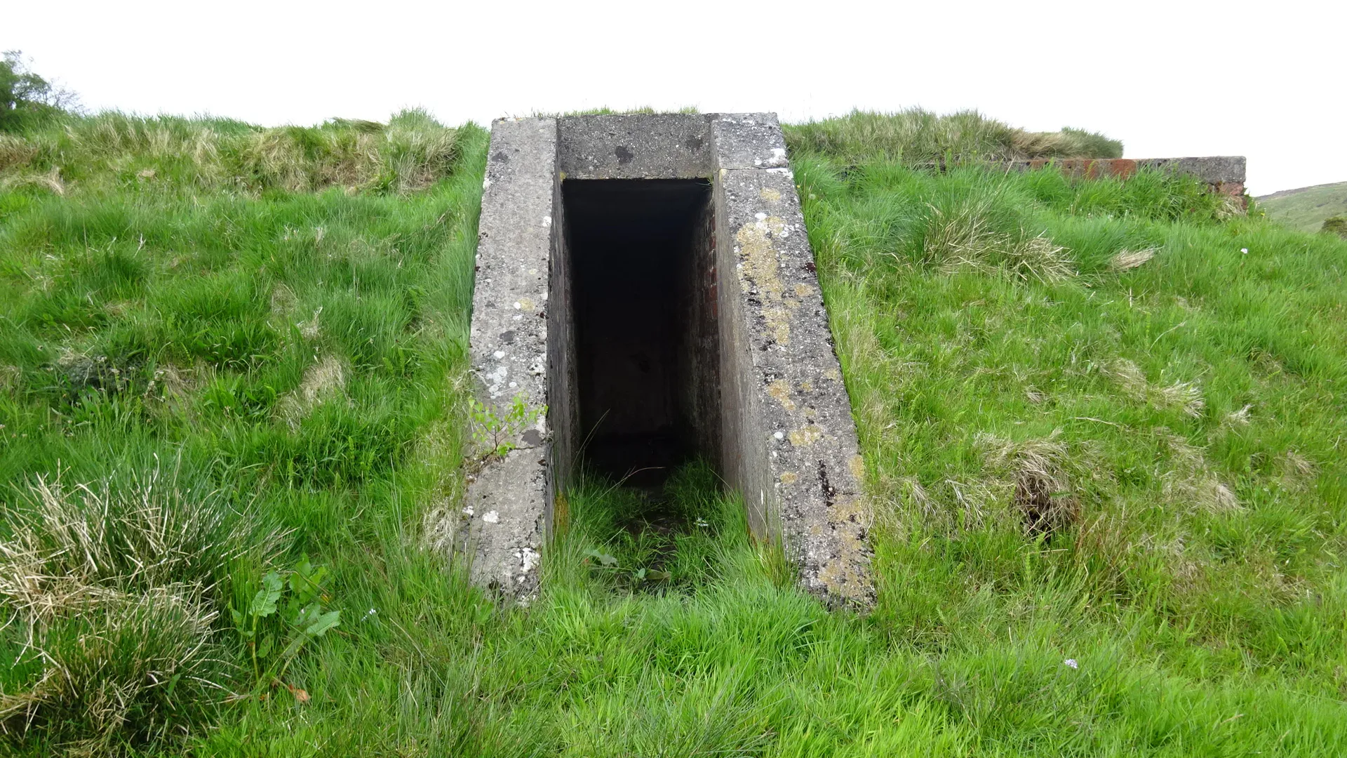 Photo showing: Starfish control bunker main entrance, Auchenreoch Muir, Dumbarton.