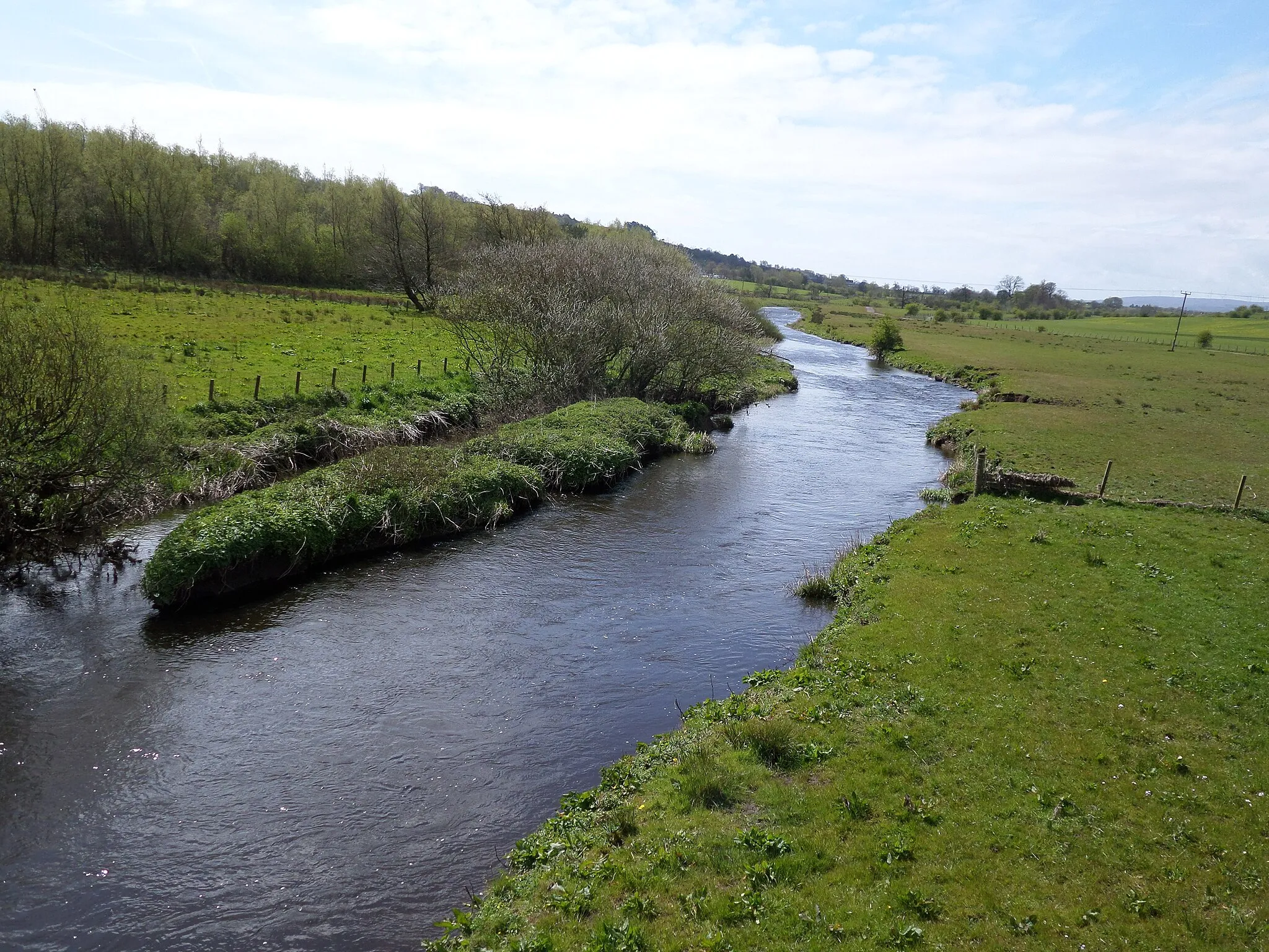 Photo showing: Black Cart Water, Howwood - downstream view running into Castle Semple Loch. East Renfrewshire, Scotland