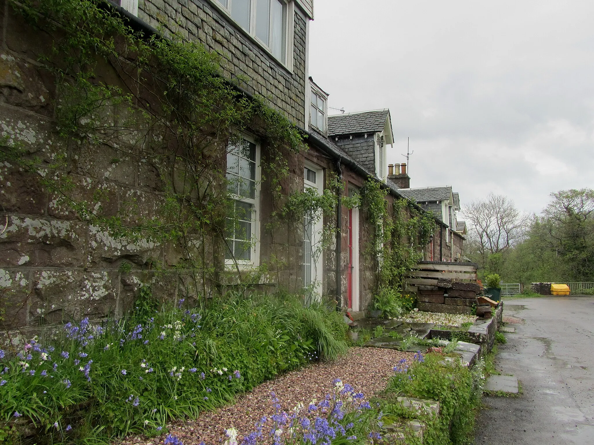 Photo showing: Terraced Cottages at Gartness