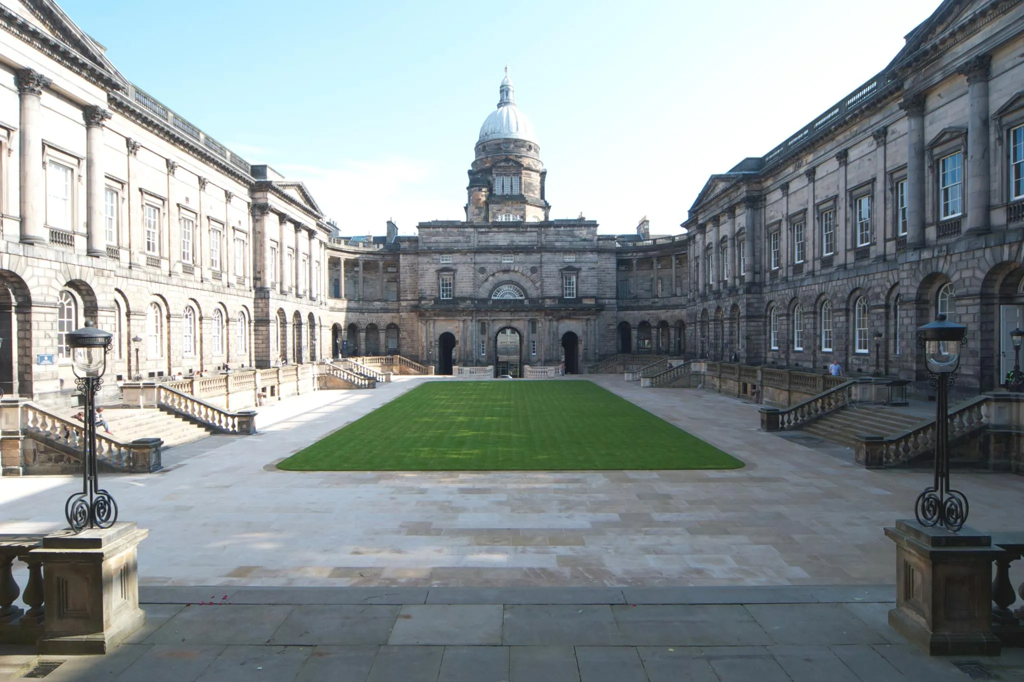 Photo showing: A view of Edinburgh University's Old College Quad