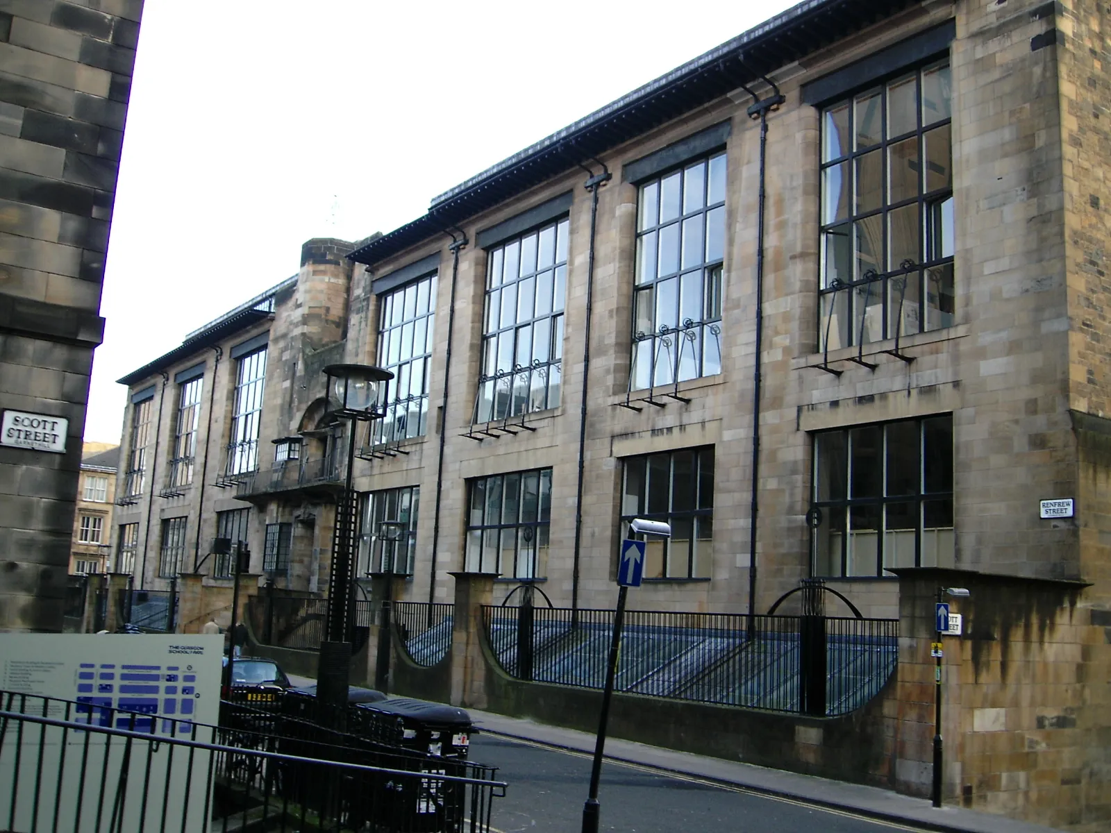 Photo showing: Main Building, Glasgow School of Art, Garnethill, Glasgow, Scotland.

Made by User:Twid on 16 October 2005.