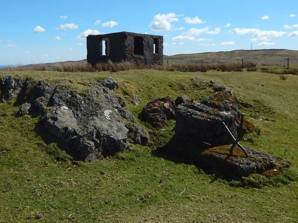 Photo showing: Concrete base near ruin