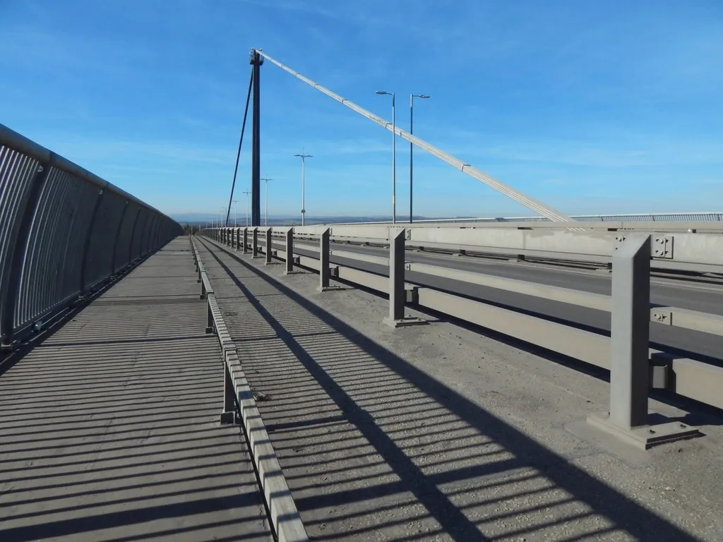 Photo showing: Crossing the Erskine Bridge