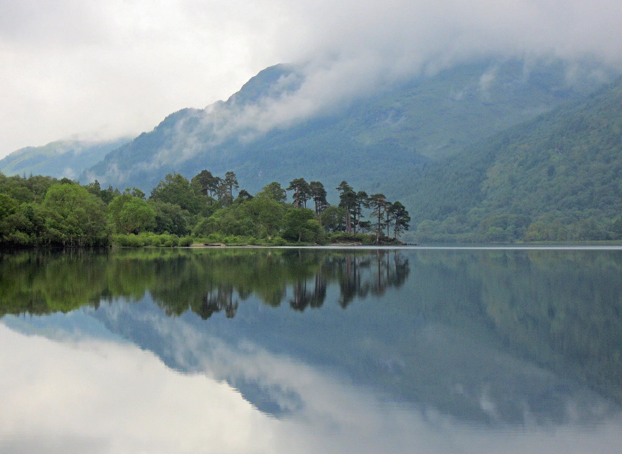 Photo showing: Reflection on Loch Eck