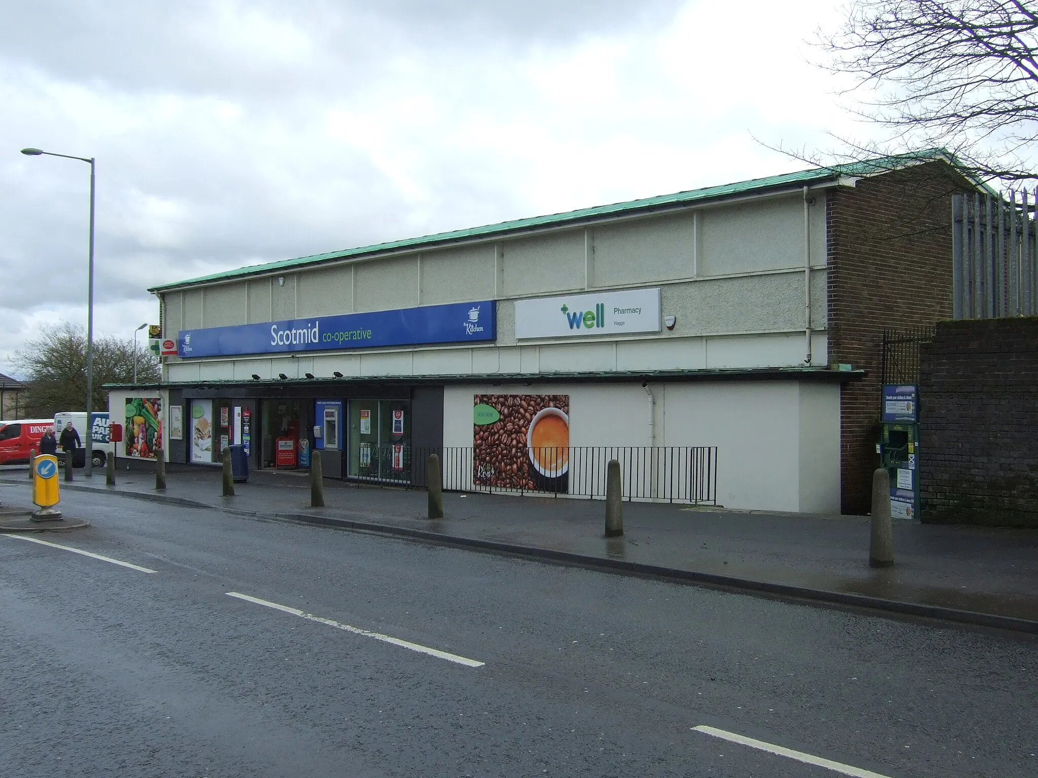 Photo showing: Co-operative food store and Post Office, Haggs