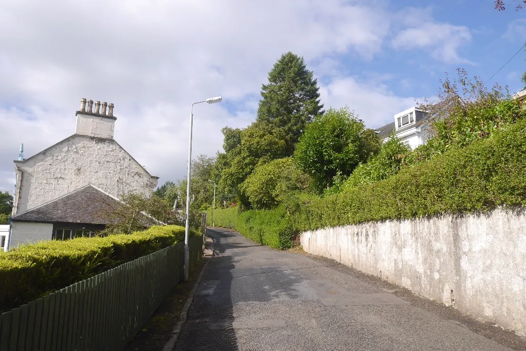 Photo showing: Hillside Road