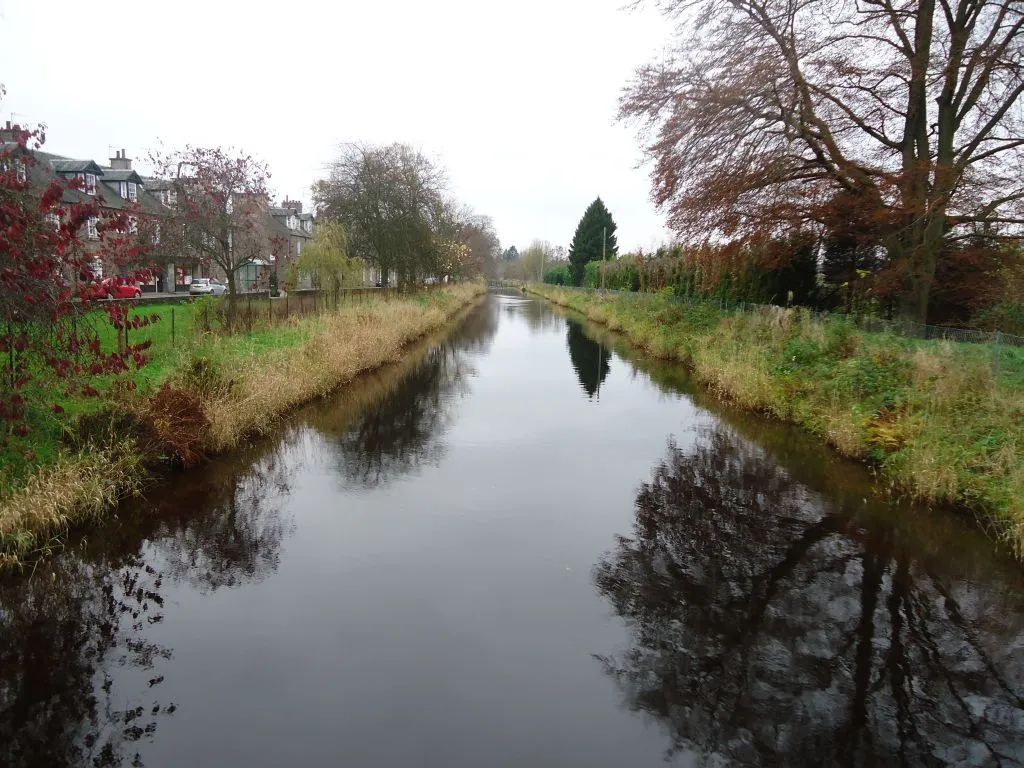 Photo showing: Deanston, mill lade [2]