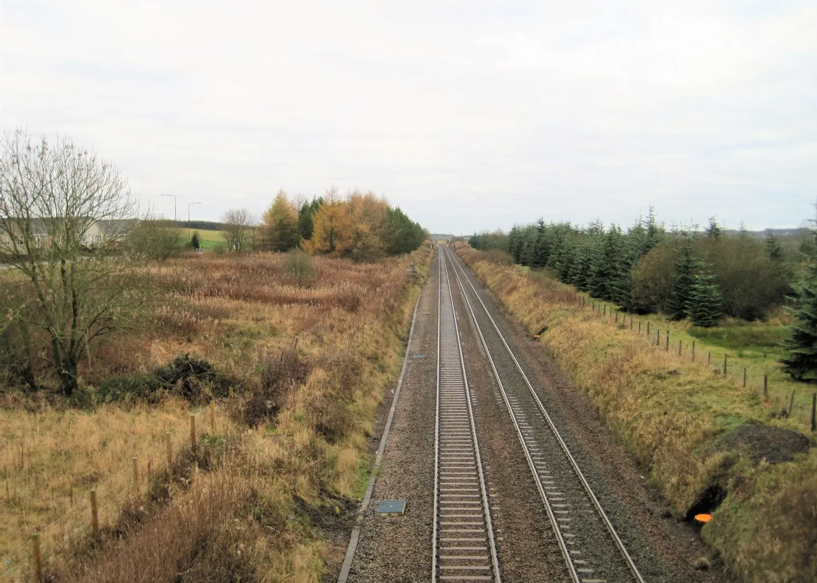 Photo showing: Railway line through the centre of Breich