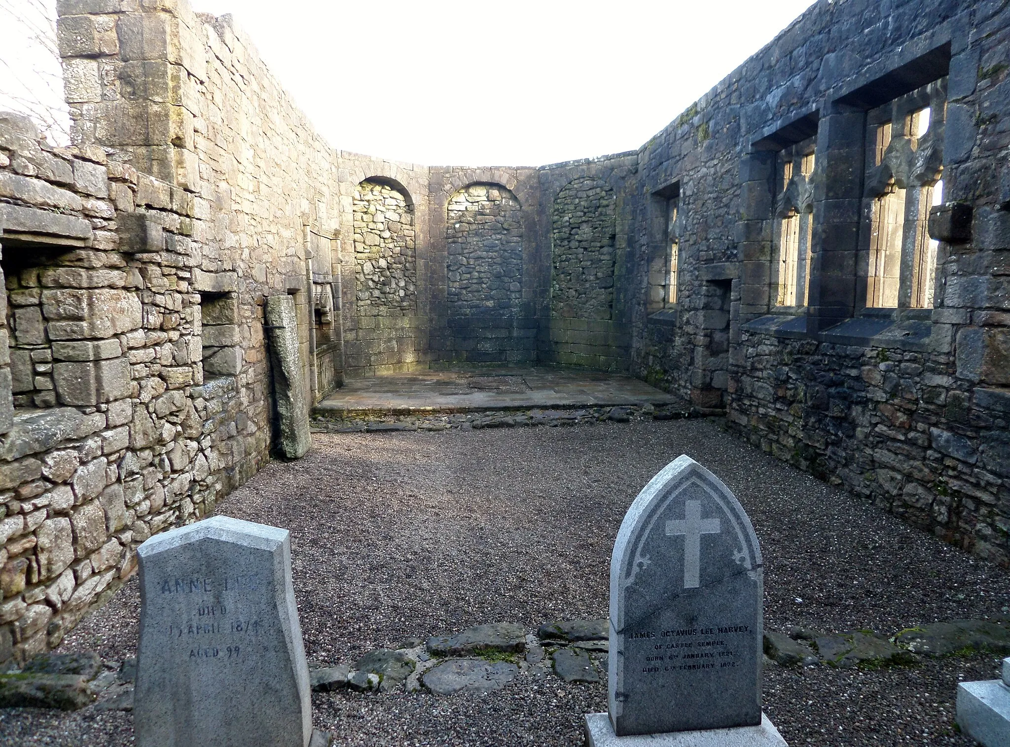 Photo showing: Castle Semple Collegiate Church, east facing interior, Renfrewshire, Scotland.