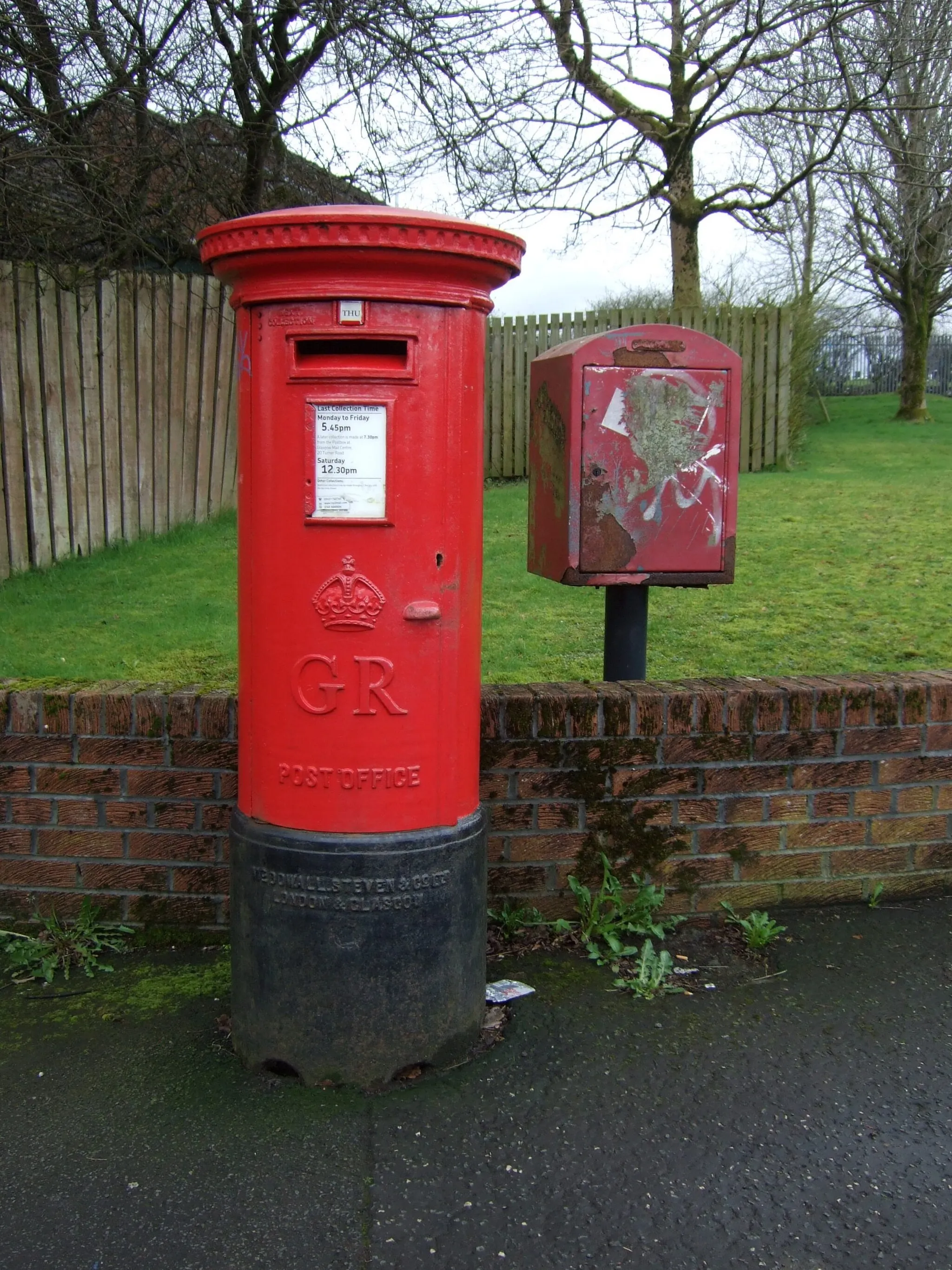 Photo showing: George V postbox on Royston Road