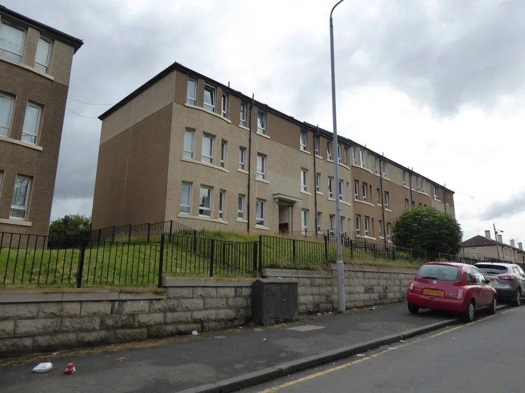 Photo showing: Flats at Lambhill, Glasgow