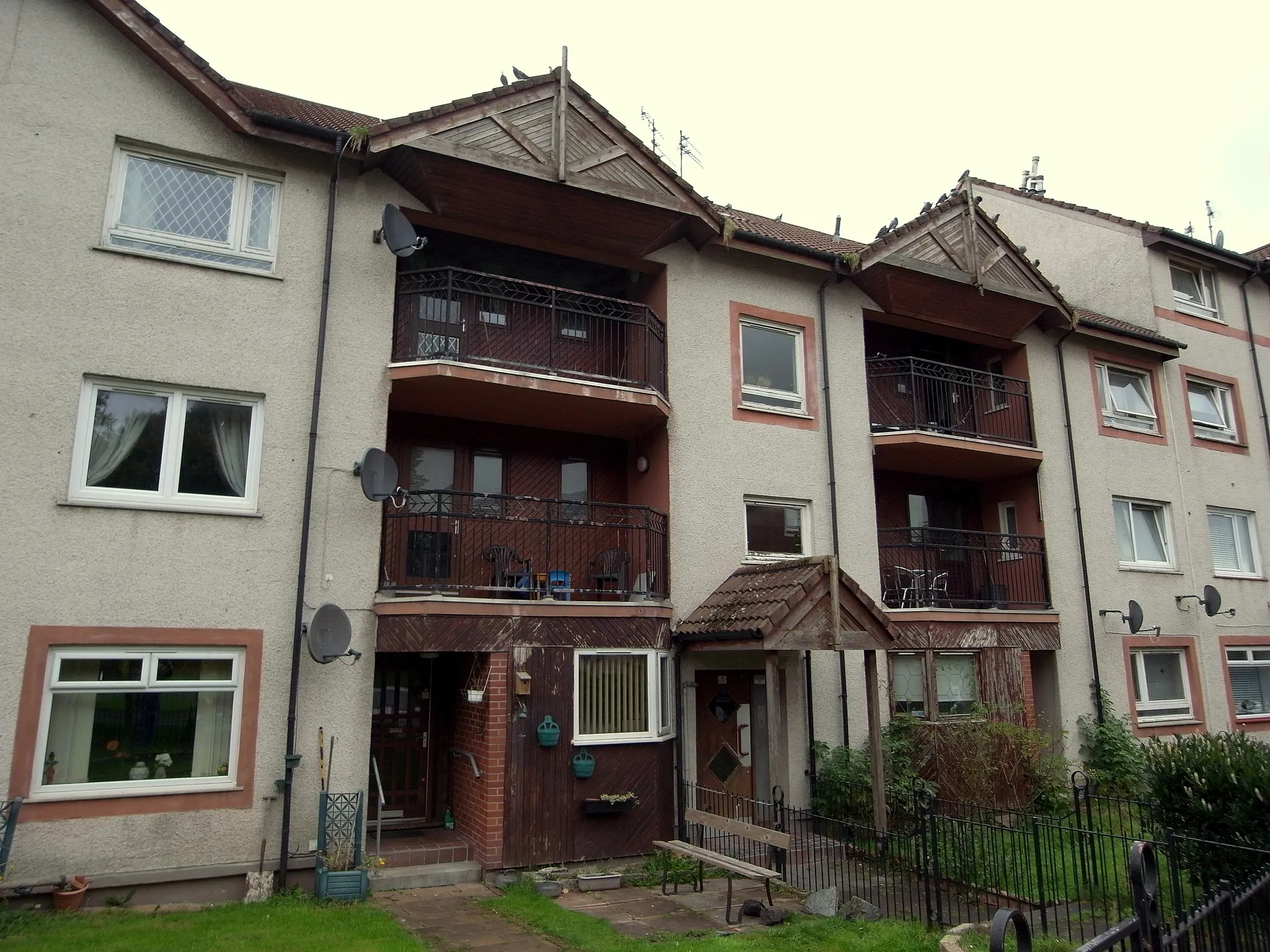 Photo showing: Glasgow. Arden. Housing estate. 1 Kilmiur Road.