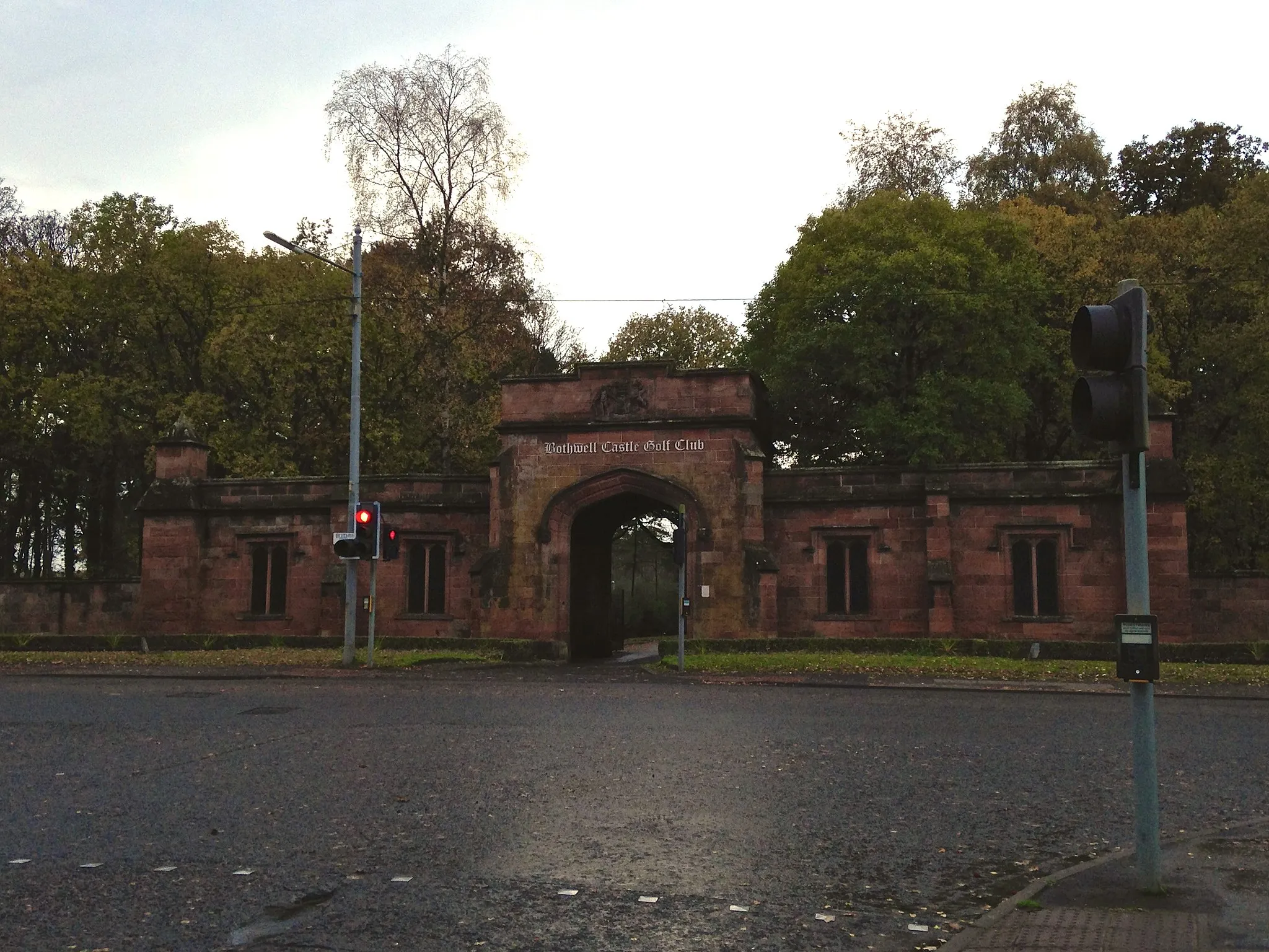 Photo showing: The entrance to Bothwell Castle Golf Club, located on Bothwell Road.