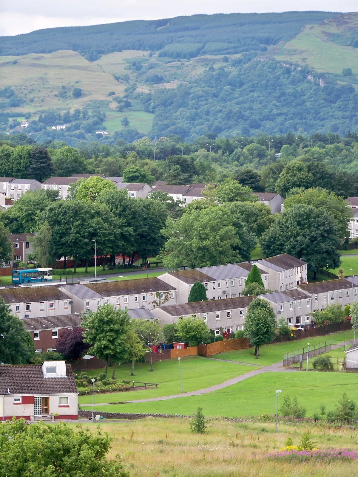 Photo showing: Allison Avenue, Bargarran, Erskine,
Data from Geograph:
Description: A view of terraced housing in Allison Avenue.  In the foreground, an end terrace split-level house at the end of Holms Crescent can be noted.  An Arriva bus travels down Bargarran Road in mid-left of shot.
ICBM: 55.906616512111, -4.467789726679
Location: (about 1 km from) near to Erskine, Renfrewshire, Great Britain.