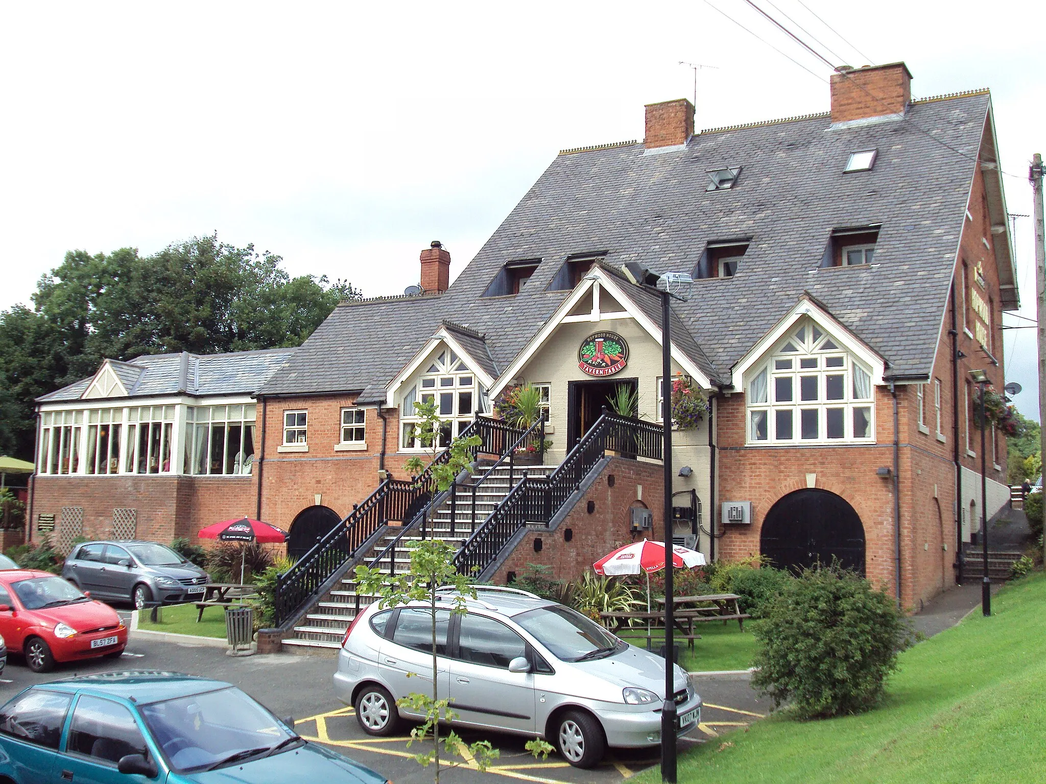 Photo showing: The Hopwood House Inn on the A441 Redditch Road at Hopwood, Worcestershire, England.