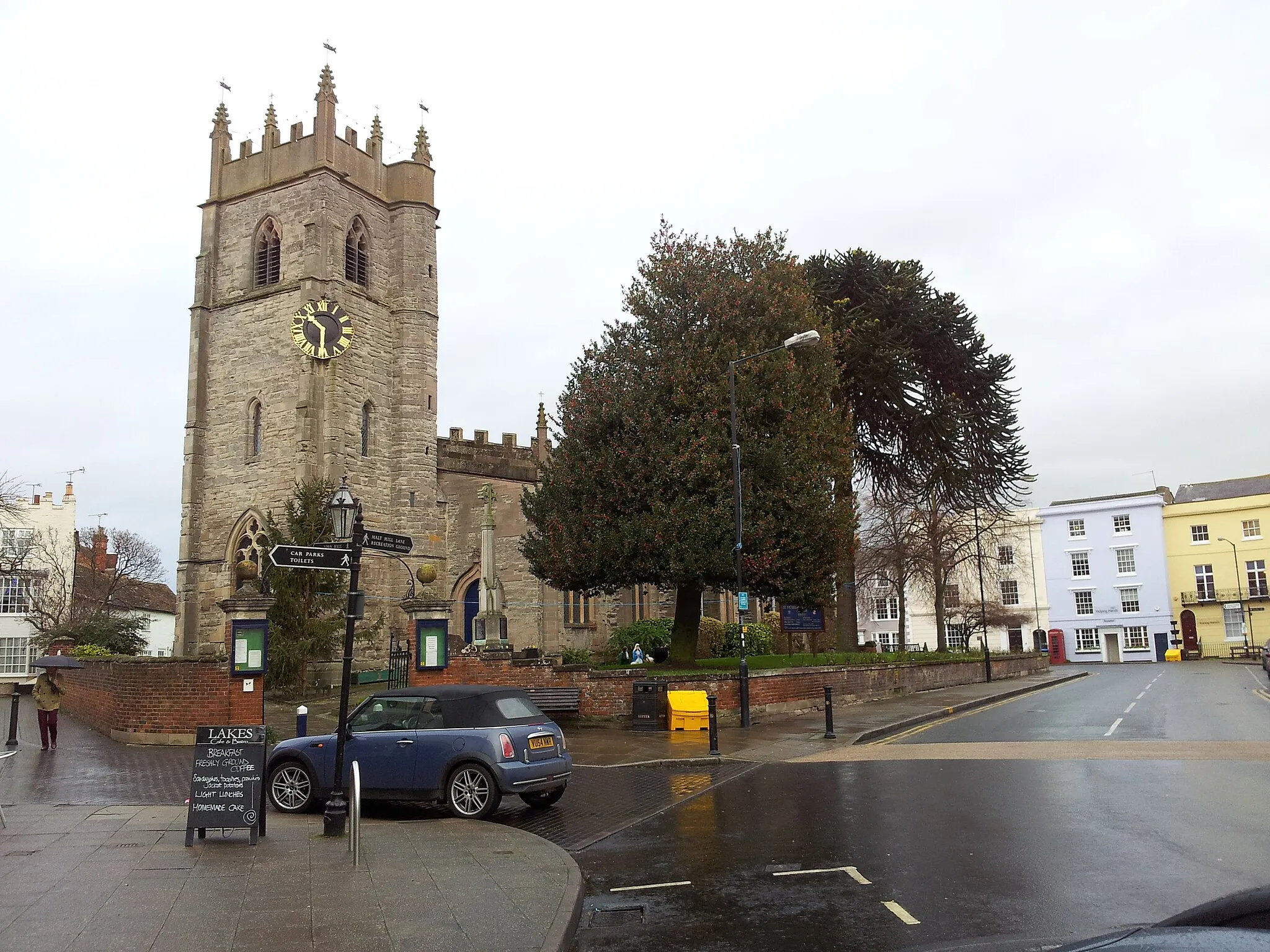 Photo showing: St Nicholas Church & Church Street, Alcester