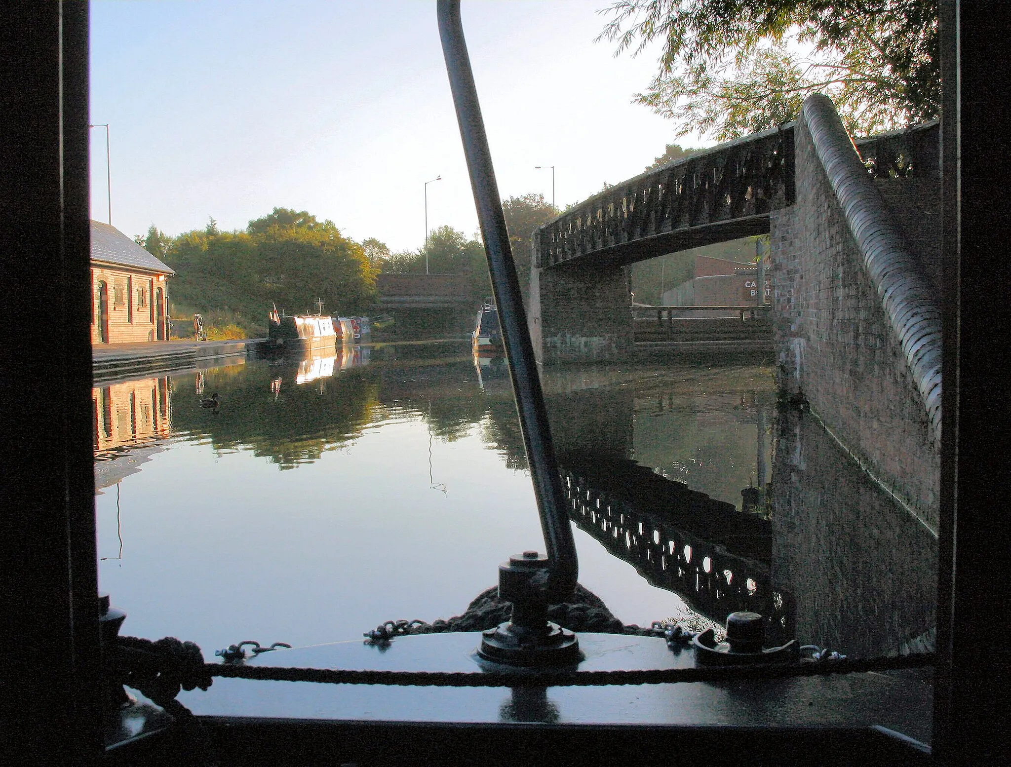 Photo showing: Dudley Canal looking toward Tipton Junction