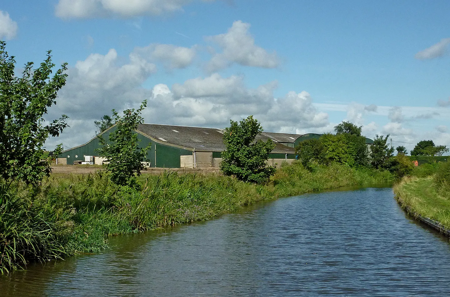 Photo showing: Birmingham and Fazeley Canal north of Hopwas, Staffordshire