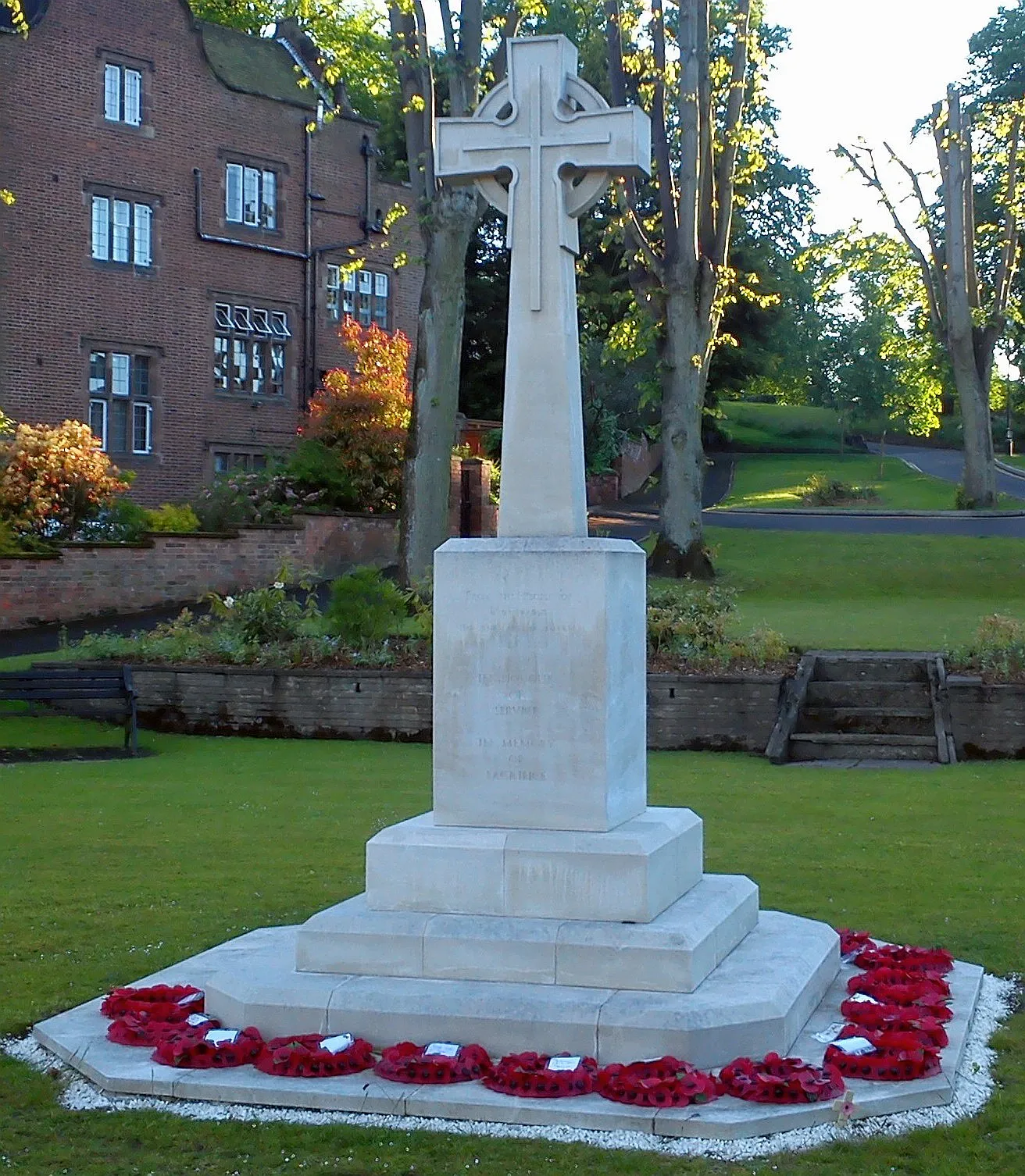 Photo showing: Bromsgrove War Memorial