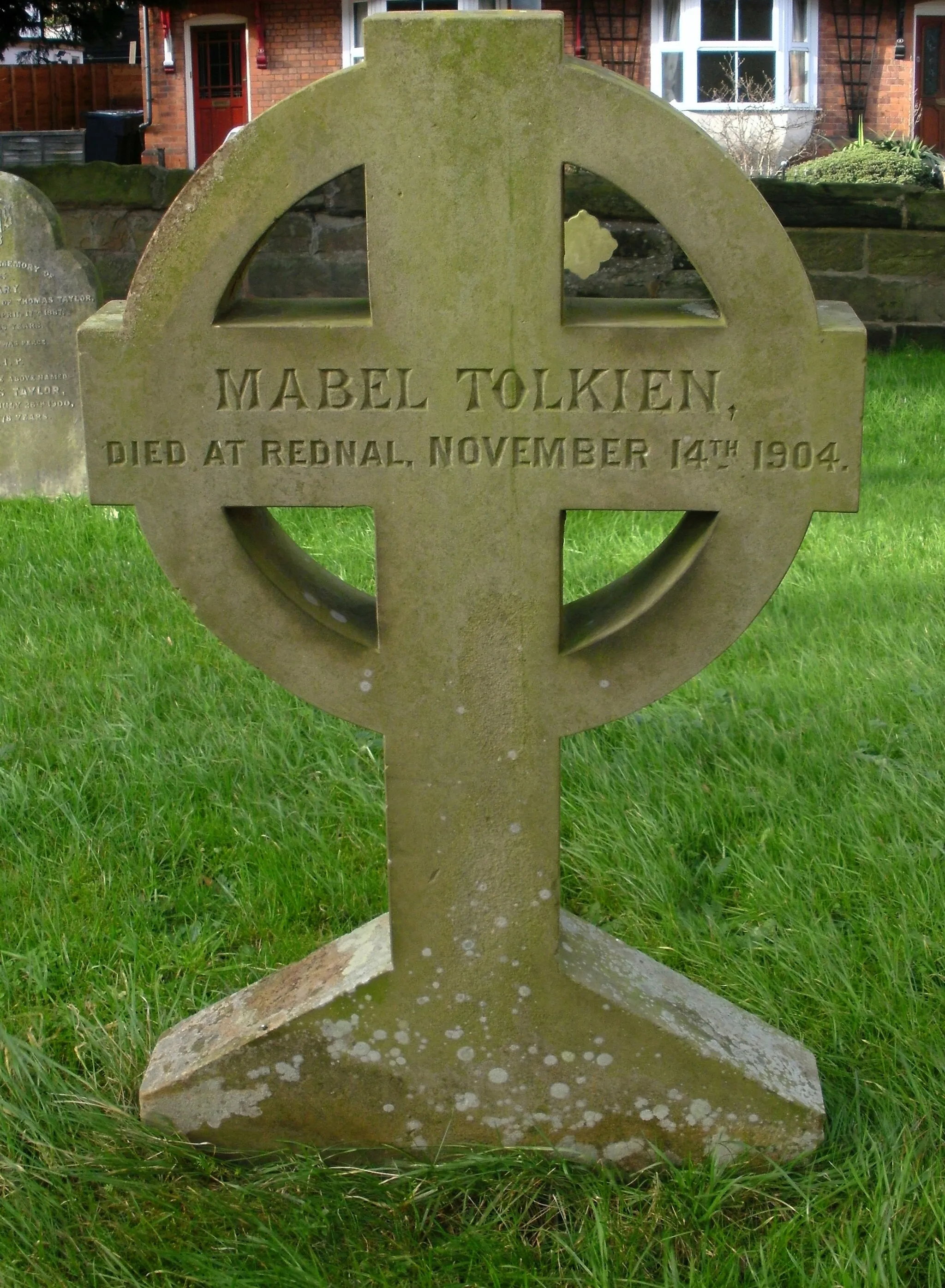 Photo showing: St Peter's Catholic Church, Bromsgrove: grave of Mabel Tolkien (née Suffield, 1870–1904), the mother of J. R. R. Tolkien.