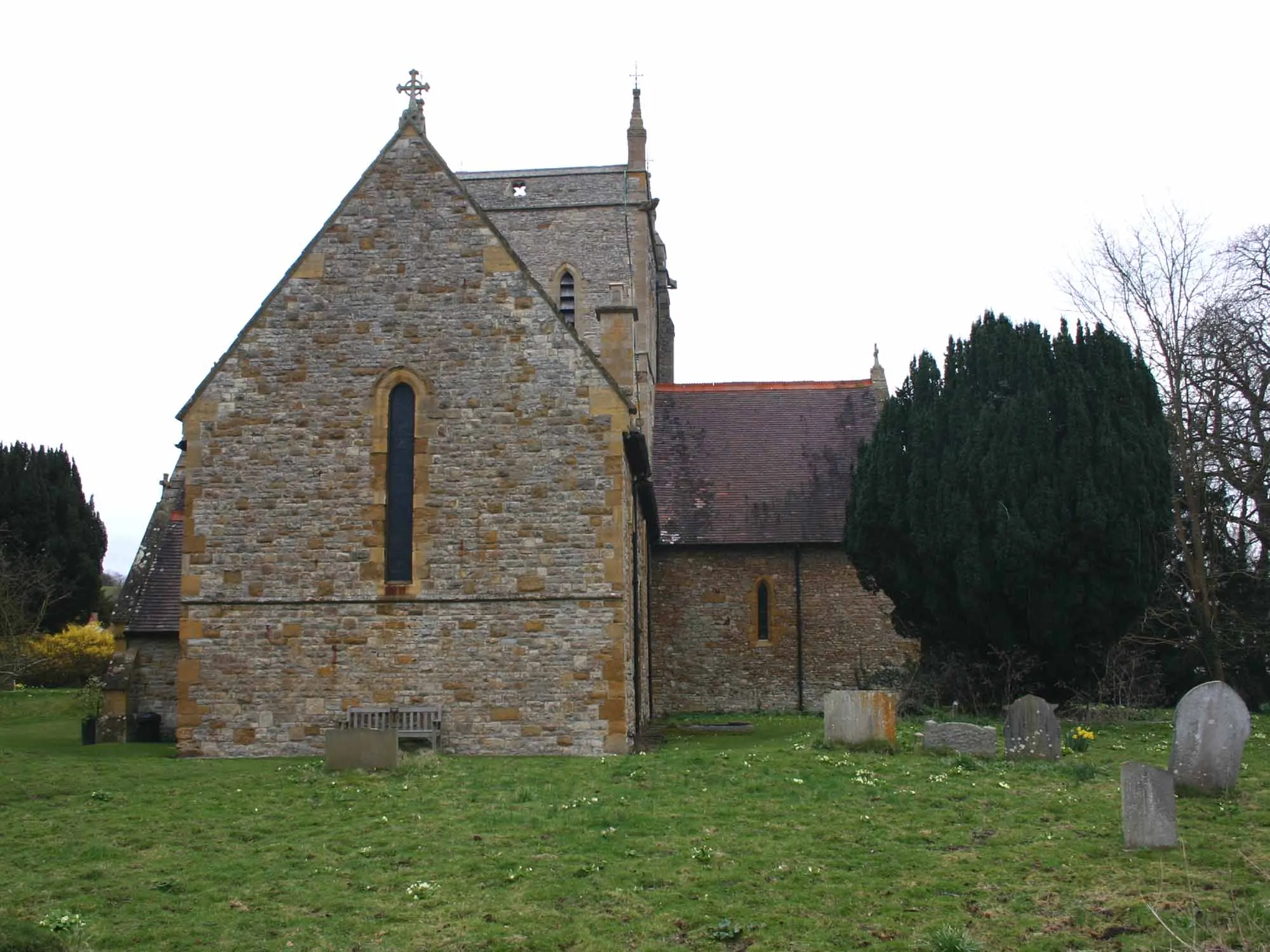 Photo showing: The Minster and Parish Church of Saint Mary and the Holy Cross, Alderminster The west end of the church.