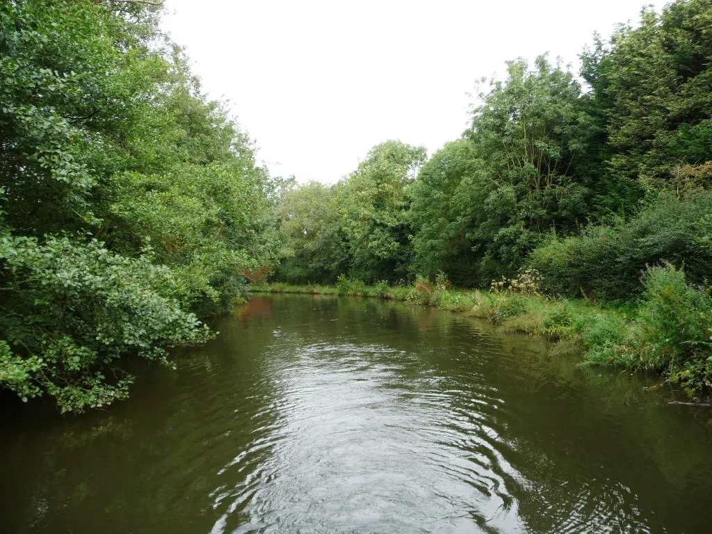 Photo showing: A bend on the Worcester and Birmingham Canal