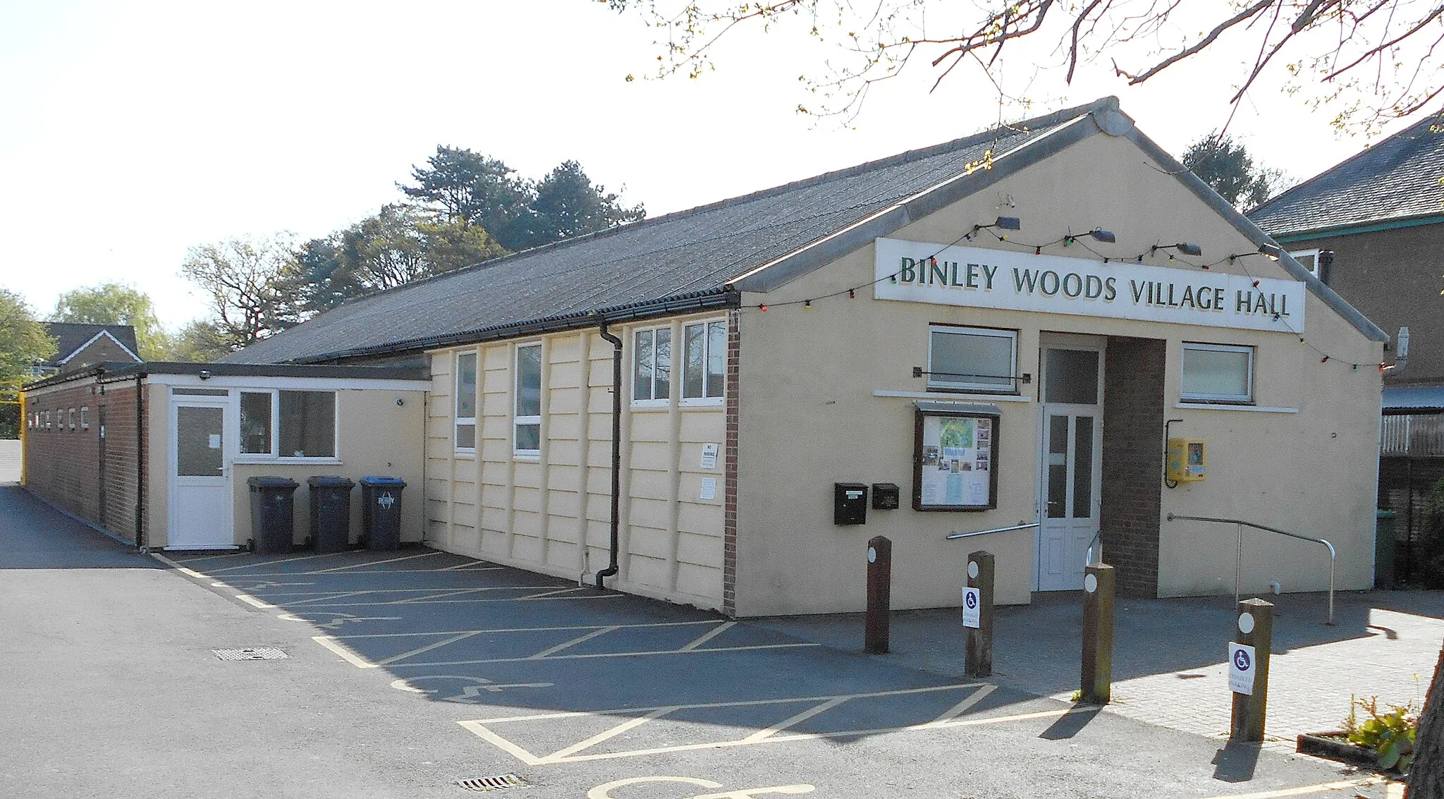 Photo showing: Binley Woods village hall