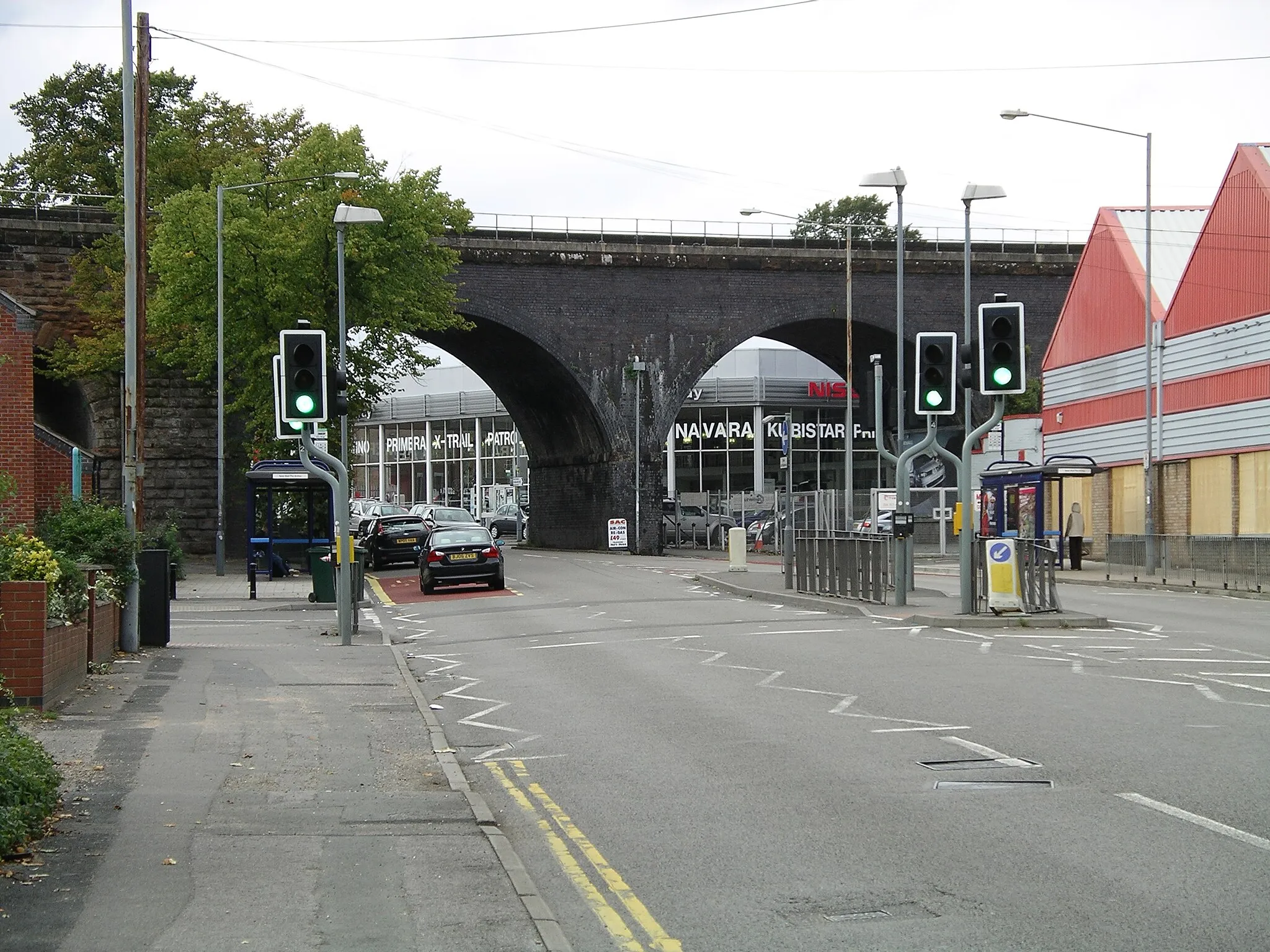 Photo showing: Photo taken on 27 September 2006 of the railway bridge in Spon End, Coventry, England.