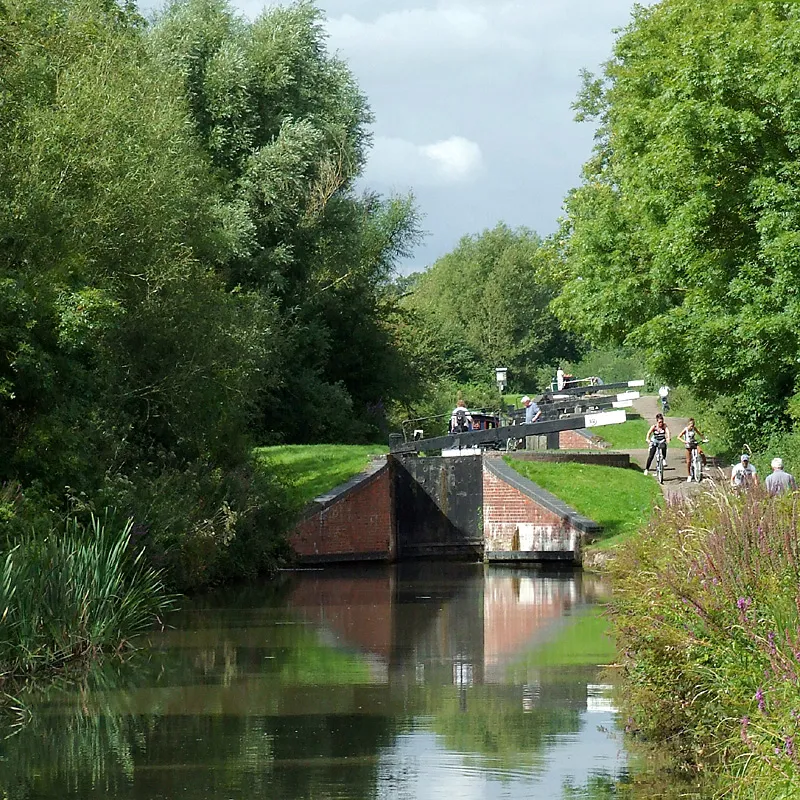 Photo showing: Approaching Wilmcote Locks No 42, Warwickshire