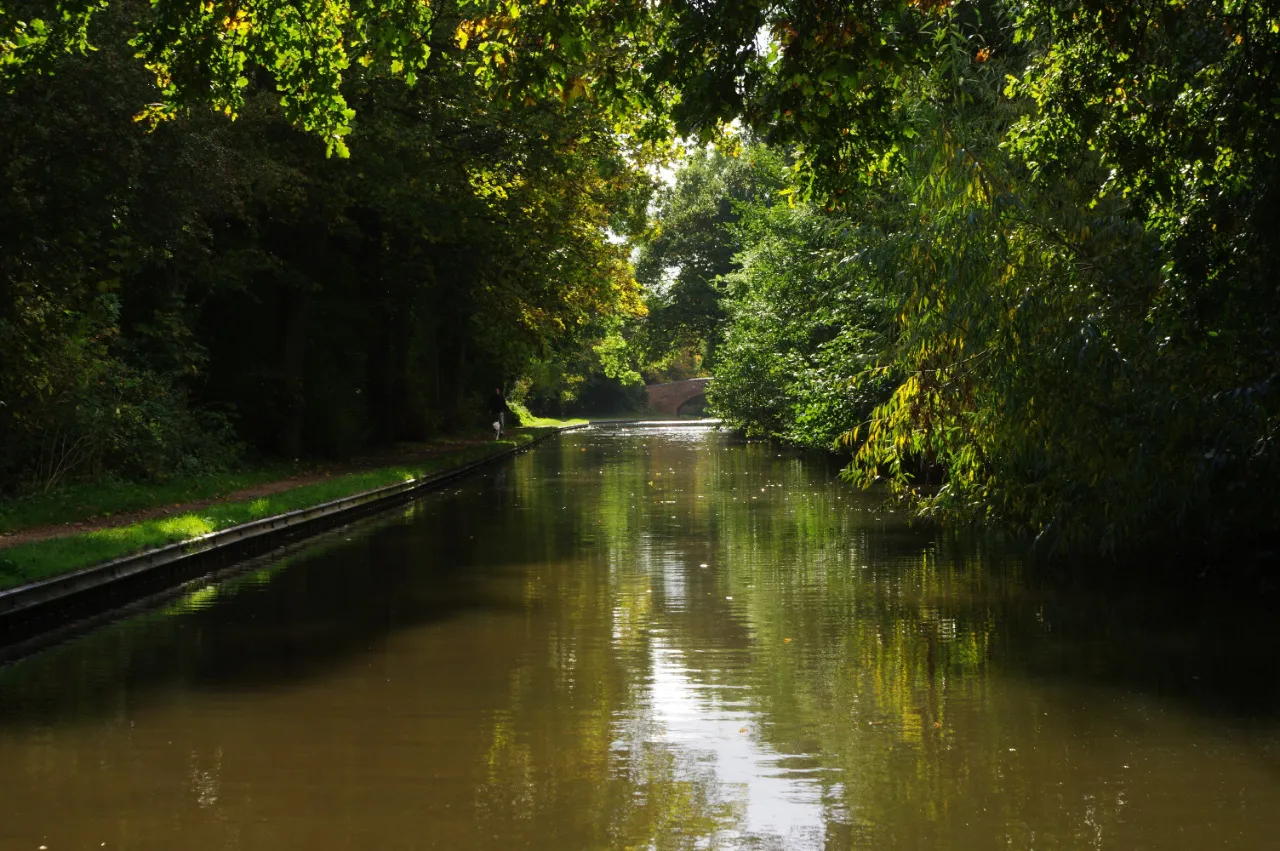 Photo showing: Approaching Bonehill Road Bridge, Birmingham & Fazeley Canal