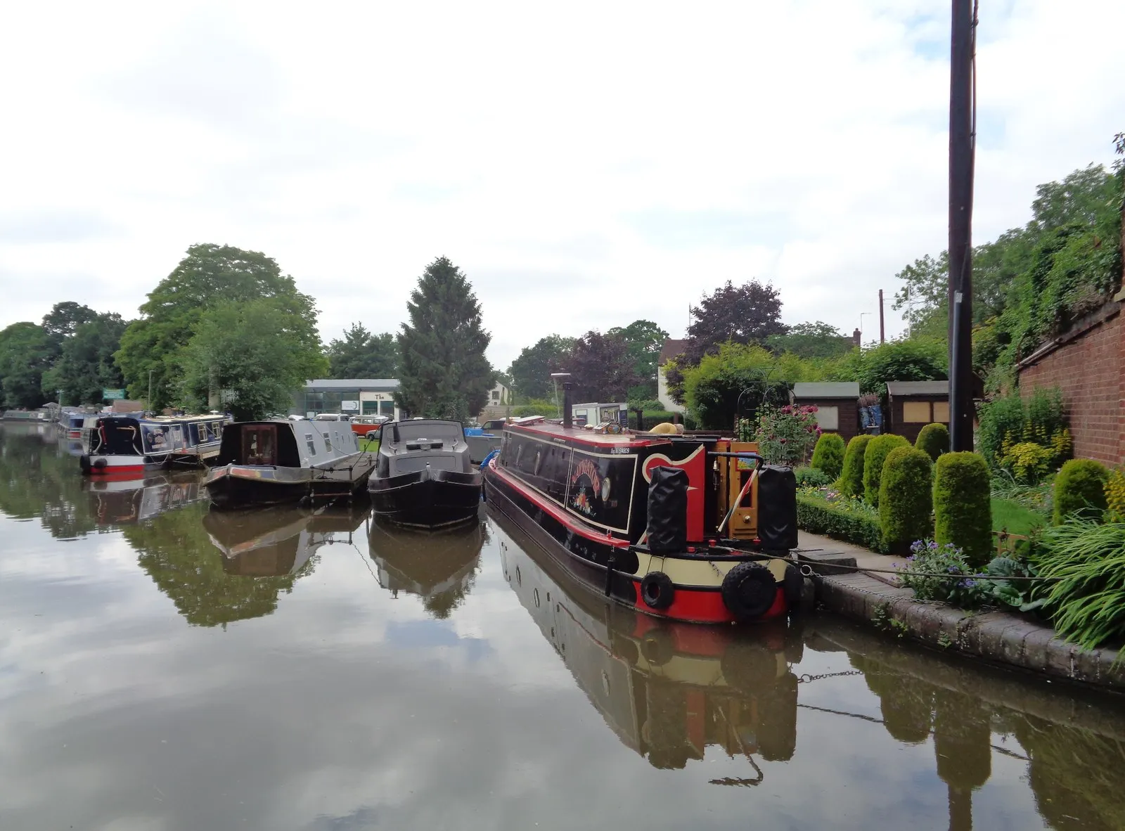 Photo showing: Boats at Hanbury Wharf, Droitwich