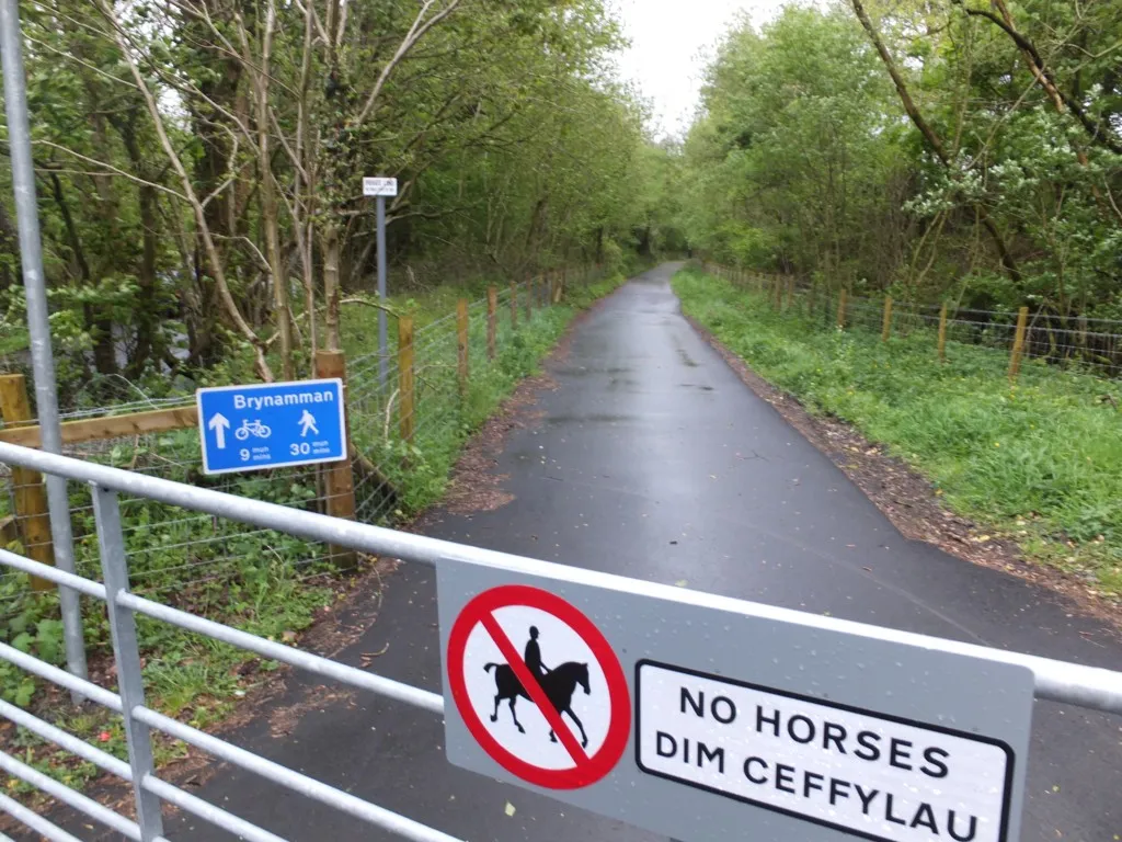 Photo showing: Cycle route to Brynaman