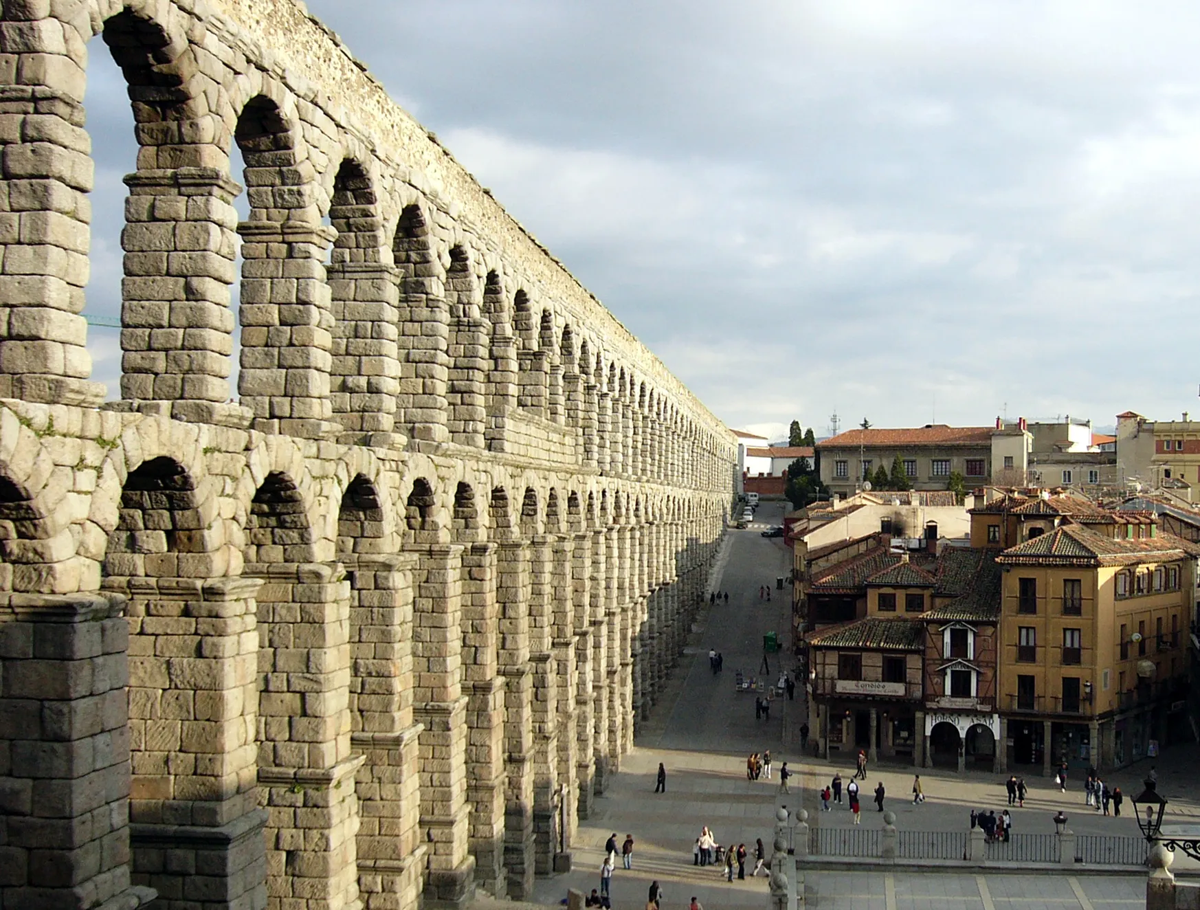 Photo showing: Aqueduct in Segovia, Spain