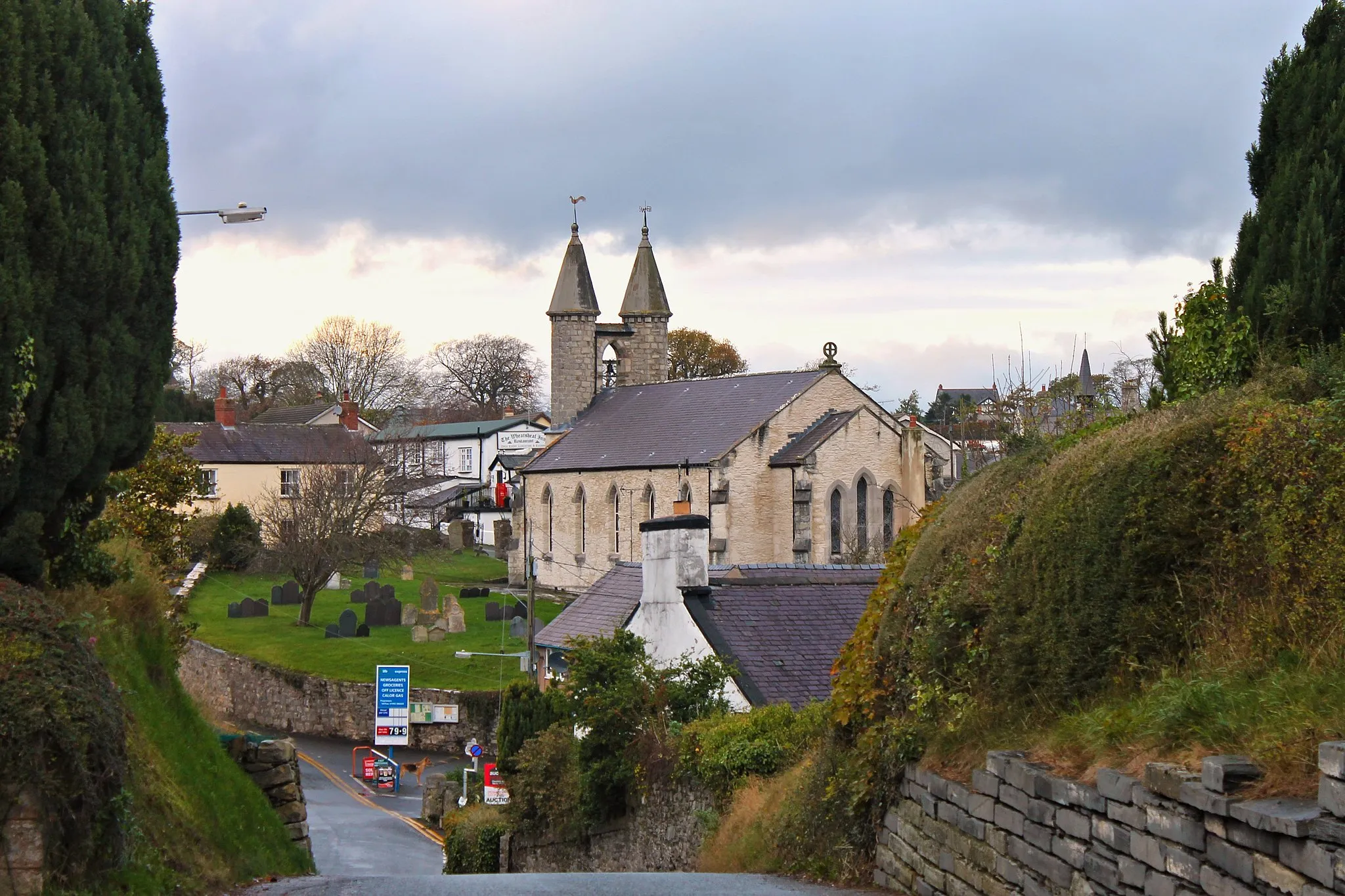 Photo showing: St Michael's Church, Betws yn Rhos, Conwy Borough County, North Wales. Existing church dated 1838-9 replaced a church first mentioned in  Lincoln Taxatio of 1291.