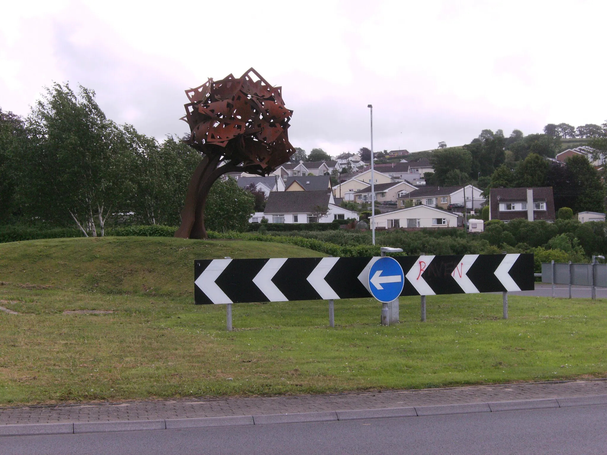 Photo showing: Sculpture on traffic island