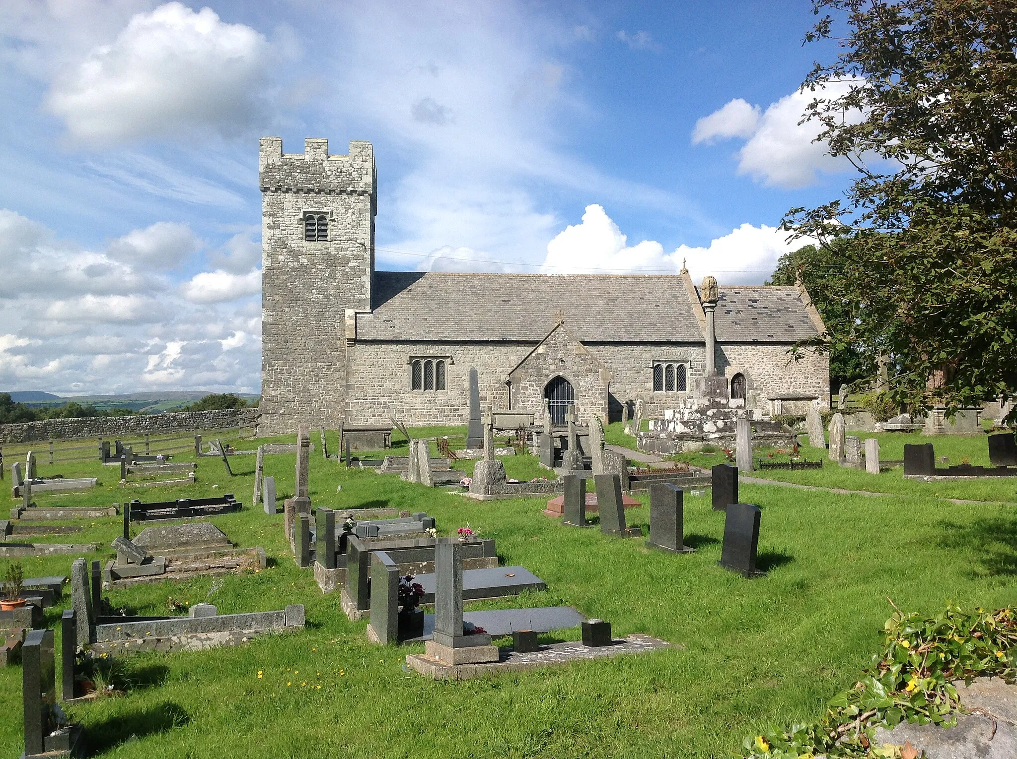 Photo showing: St Mary's Church, St Mary's Hill, Vale of Glamorgan, Wales.