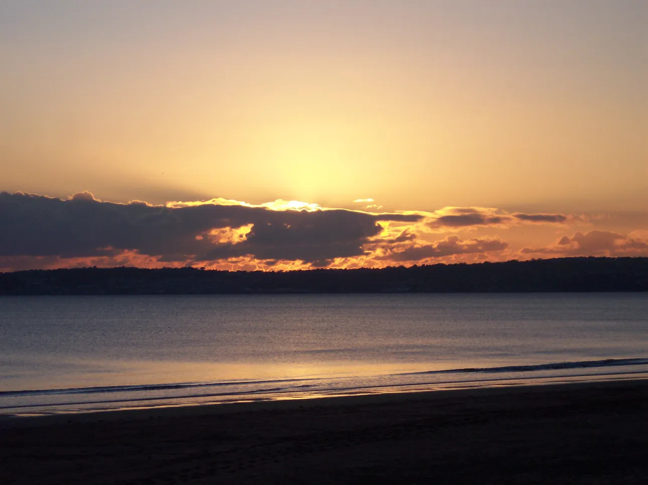 Photo showing: Sunset over Swansea Bay