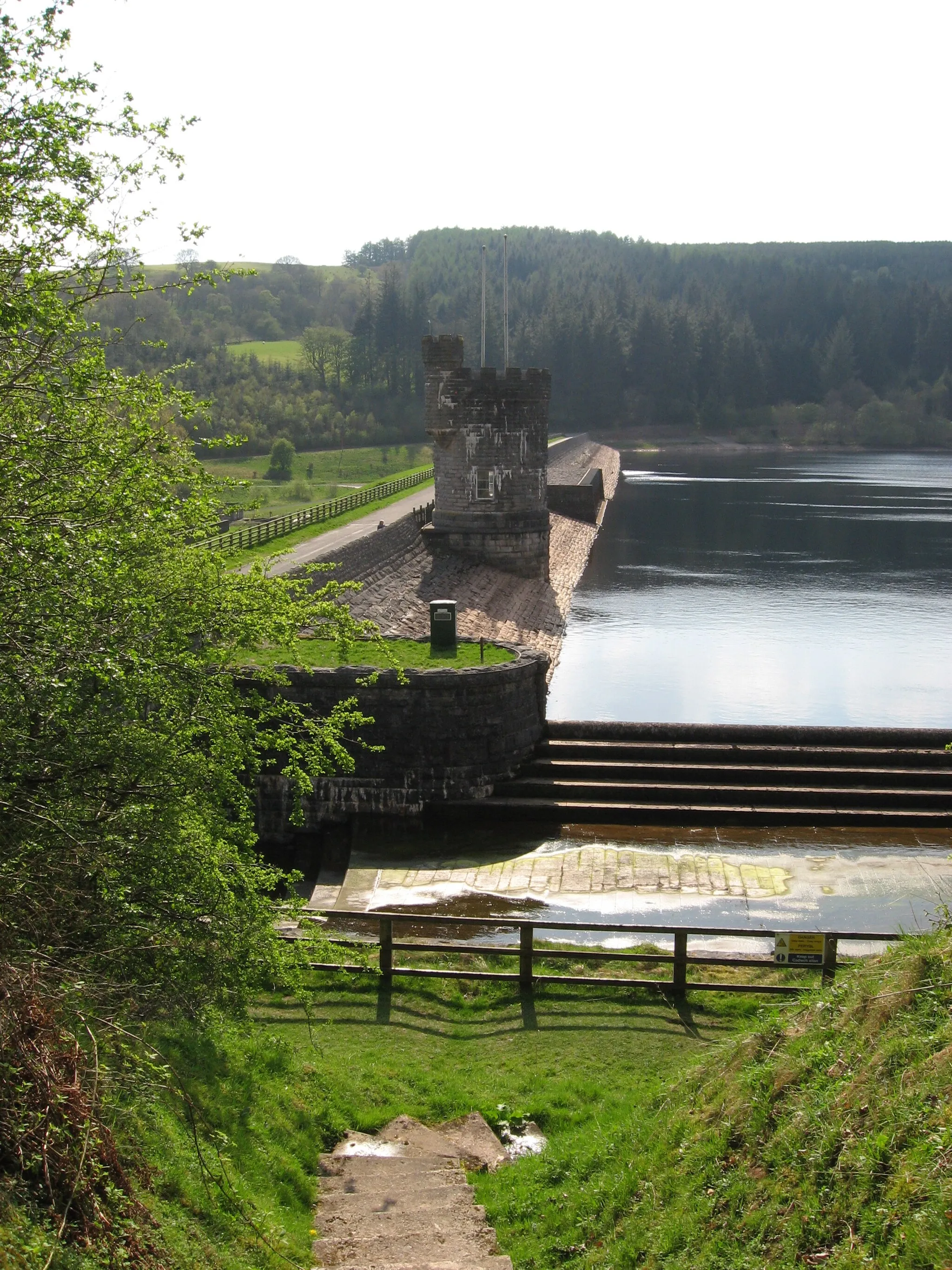 Photo showing: Llwyn-on reservoir