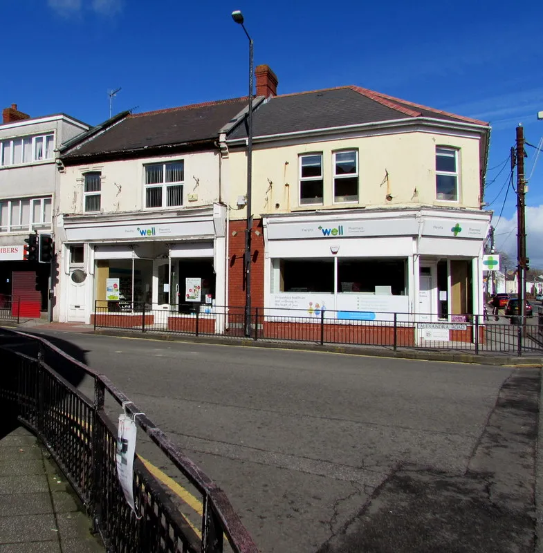 Photo showing: Well Pharmacy, Alexandra Road, Gorseinon