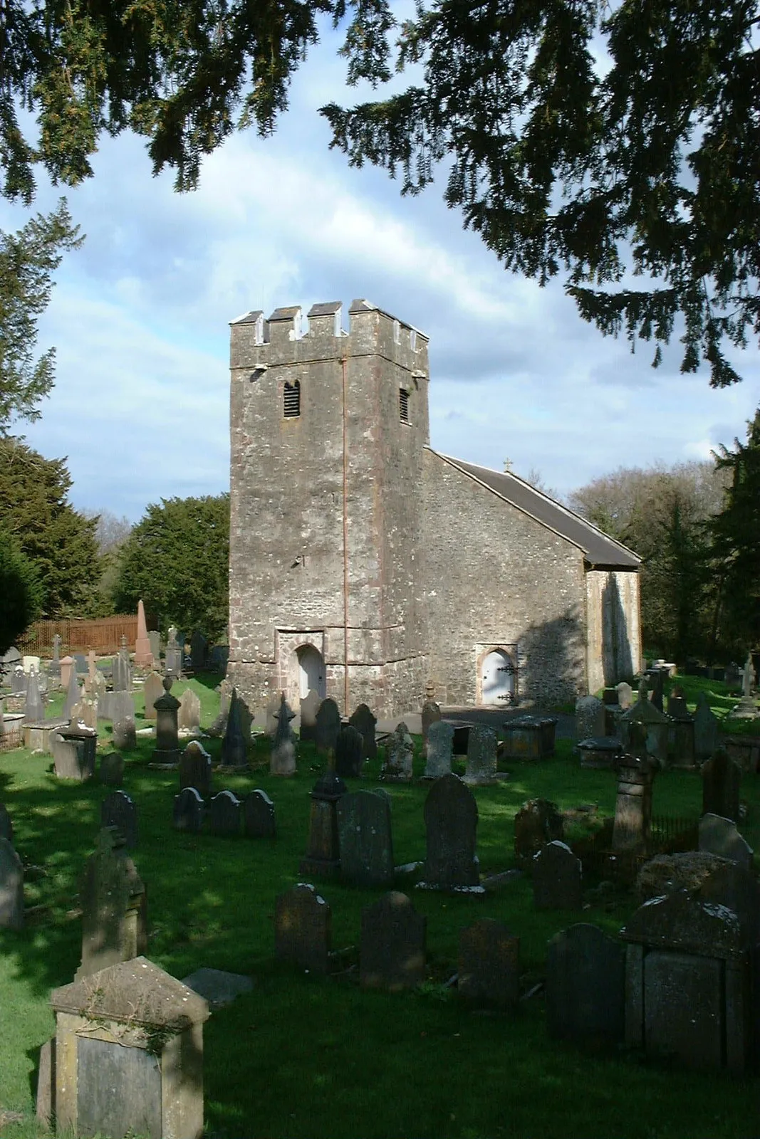 Photo showing: St David's church, Llanarthney