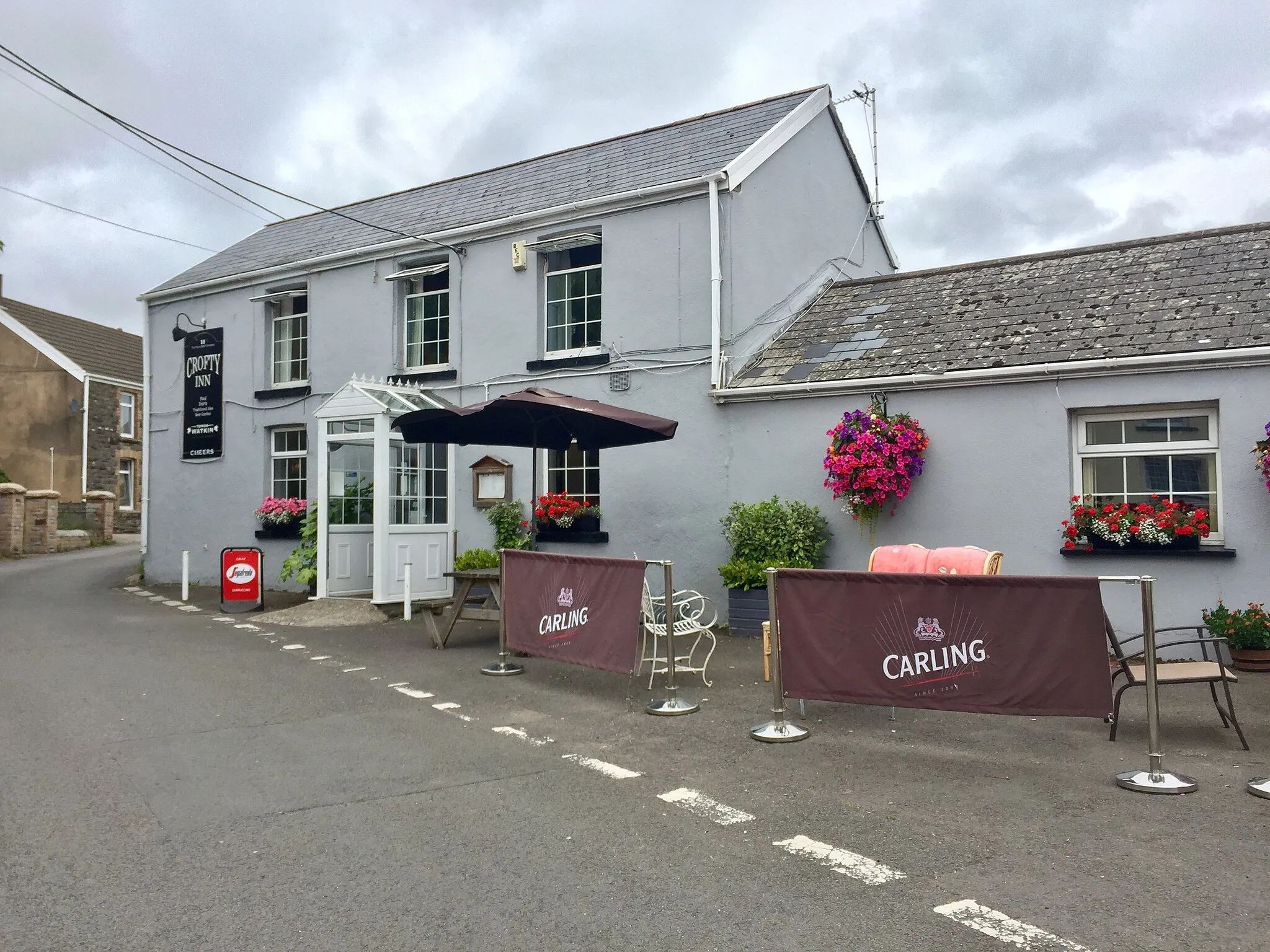 Photo showing: Crofty Inn. Traditional style, family run village pub, located in the heart of Crofty village in the north of the Gower peninsula.