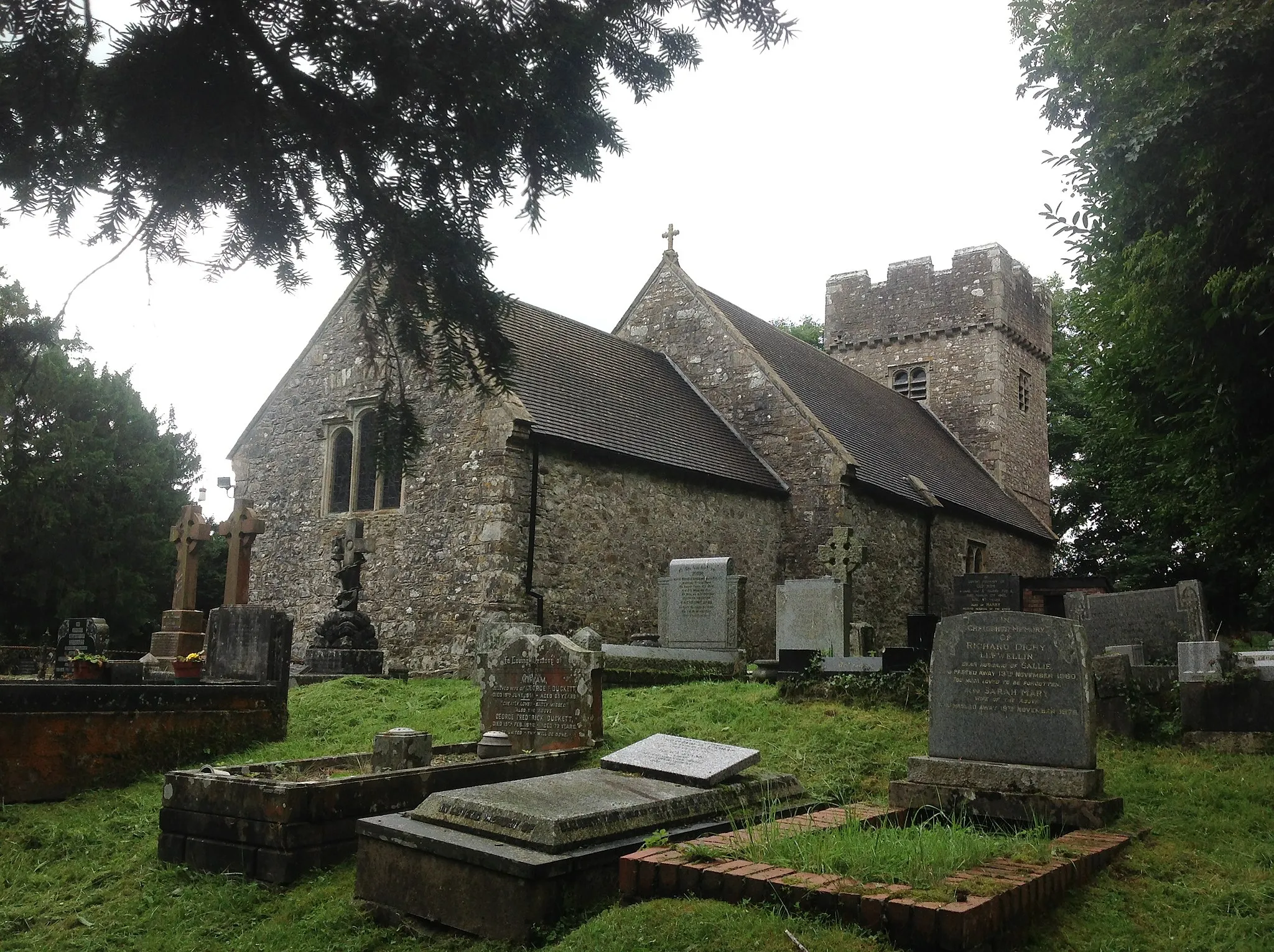 Photo showing: St Ilid & St Curig church in Llanilid, Wales