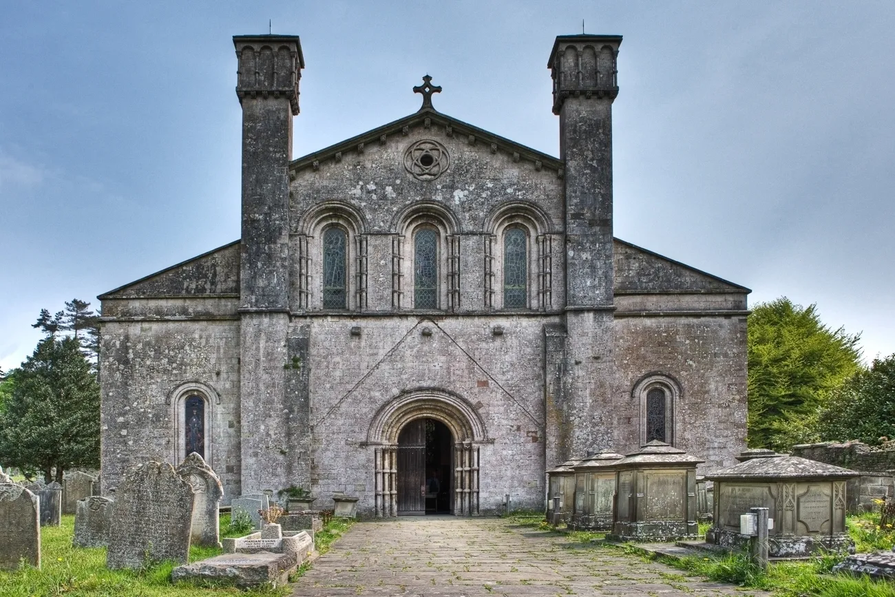 Photo showing: Margam Abbey. Entrance to nave