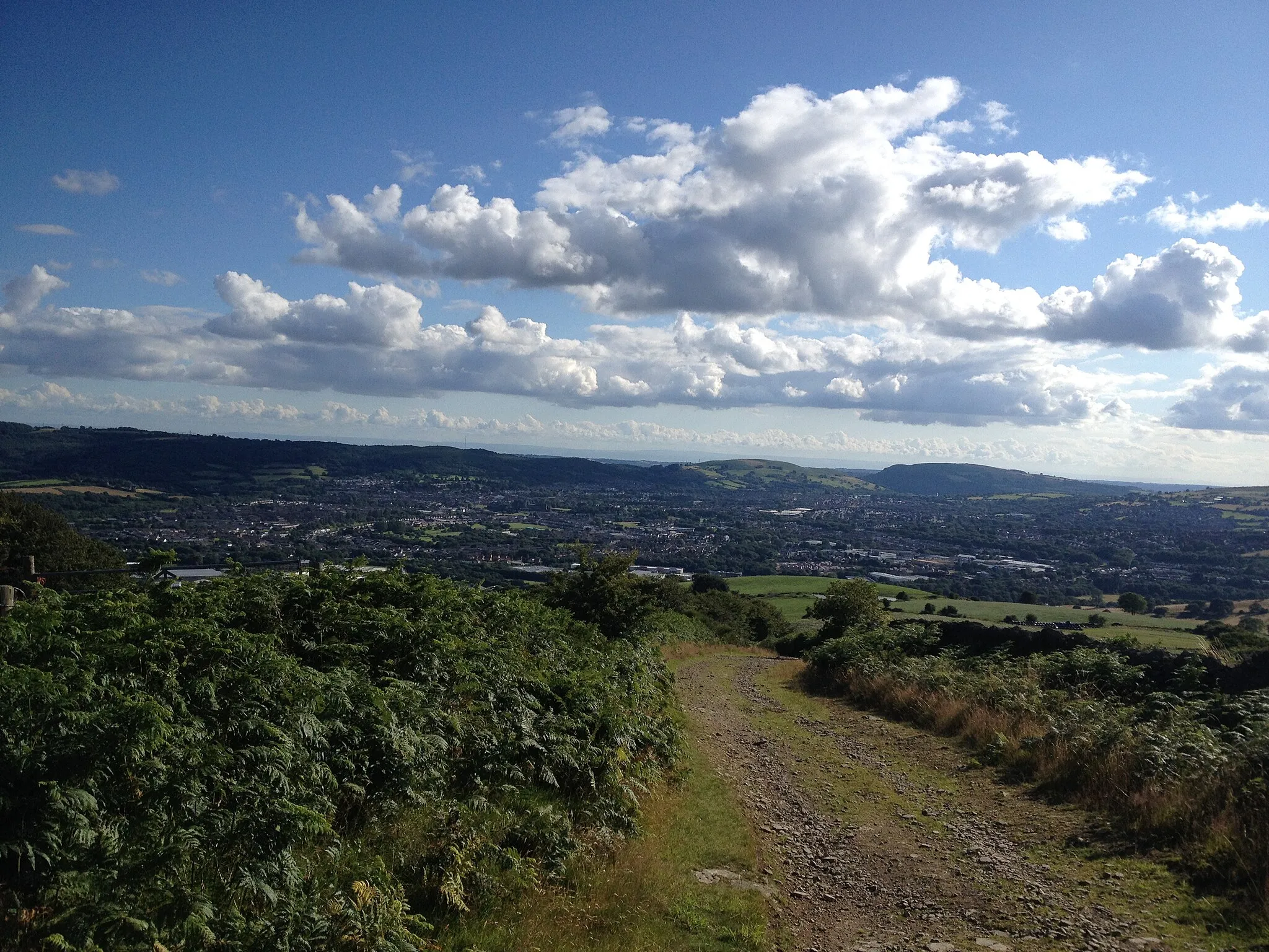 Photo showing: A view of Bedwas and Caerphilly from National Cycle Route 47 also known as the Celtic Trail cycle route. The hill is accessed from the Ynys Hywel Activity Centre between Cwmfelinfach and Ynysddu.