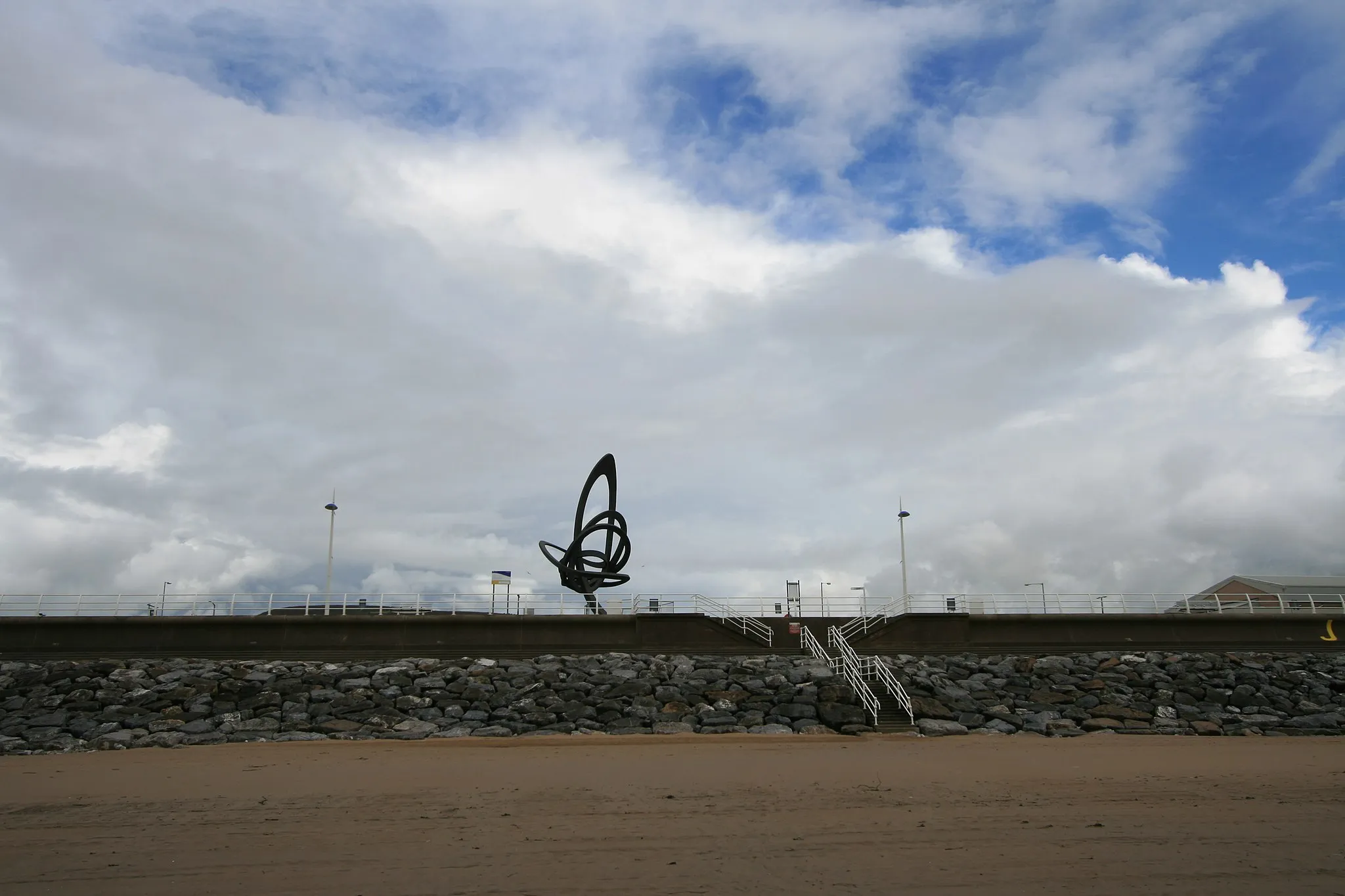 Photo showing: Aberavon Beach view  seafront from beach, with Kitetrail sculpture in view