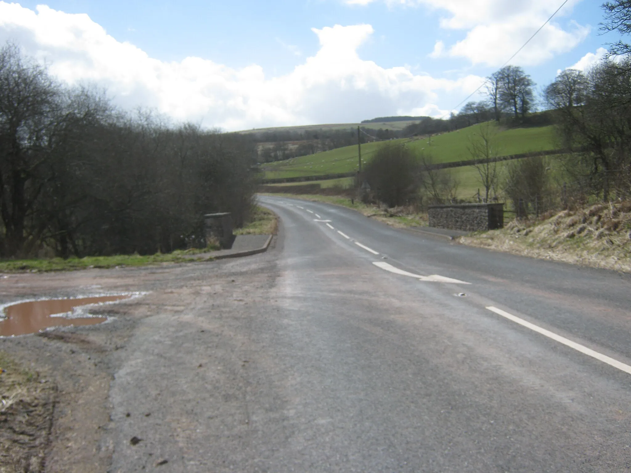 Photo showing: B4520 road bridge over unnamed watercourse