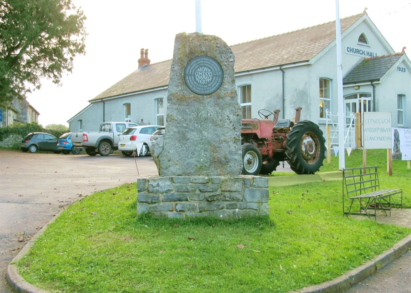 Photo showing: Commemoration stone at Llangyndeyrn